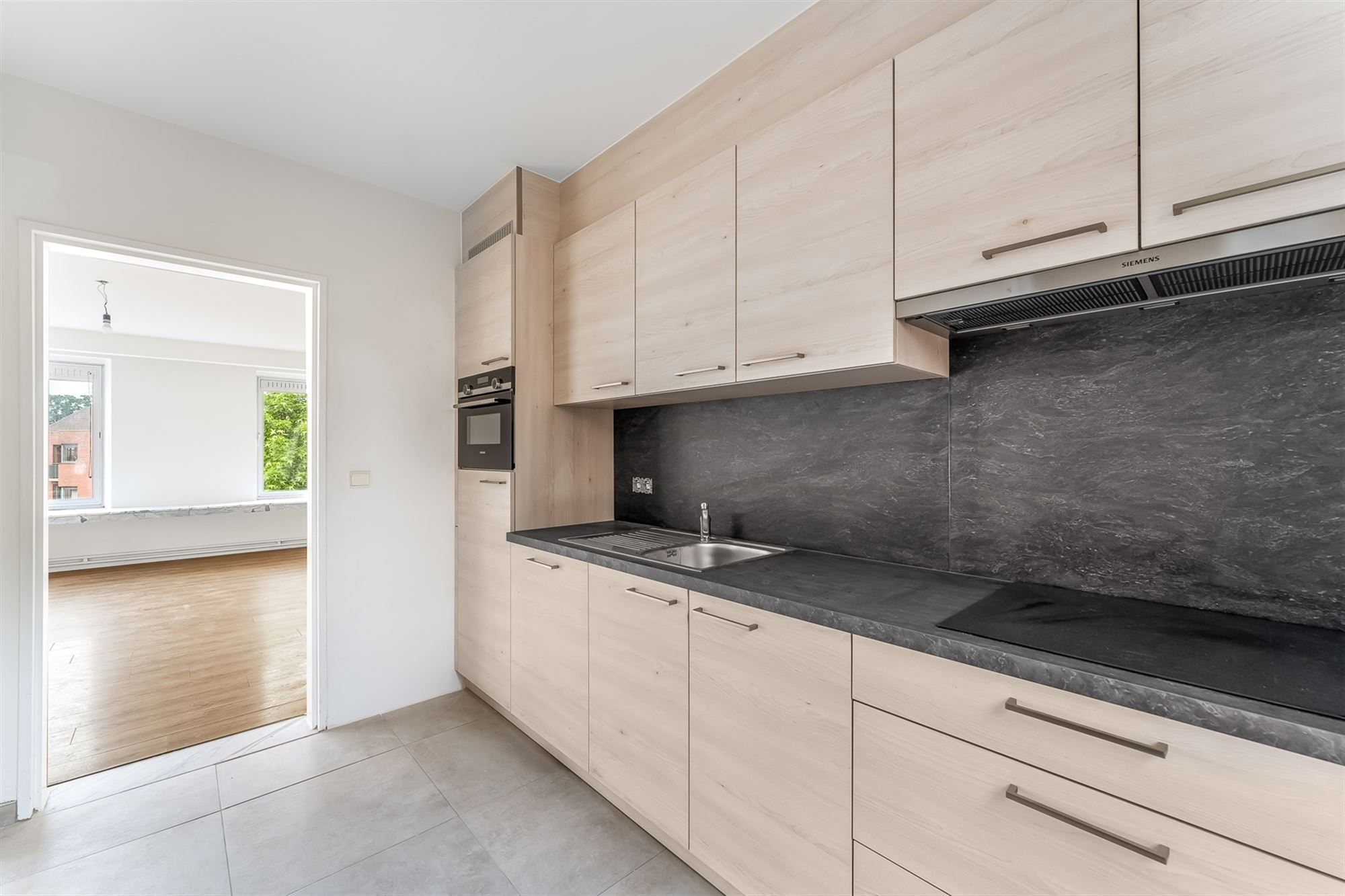 GERENOVEERD APPARTEMENT MET 2 SLPKS EN LIFT IN CENTRUM BALEN foto 4