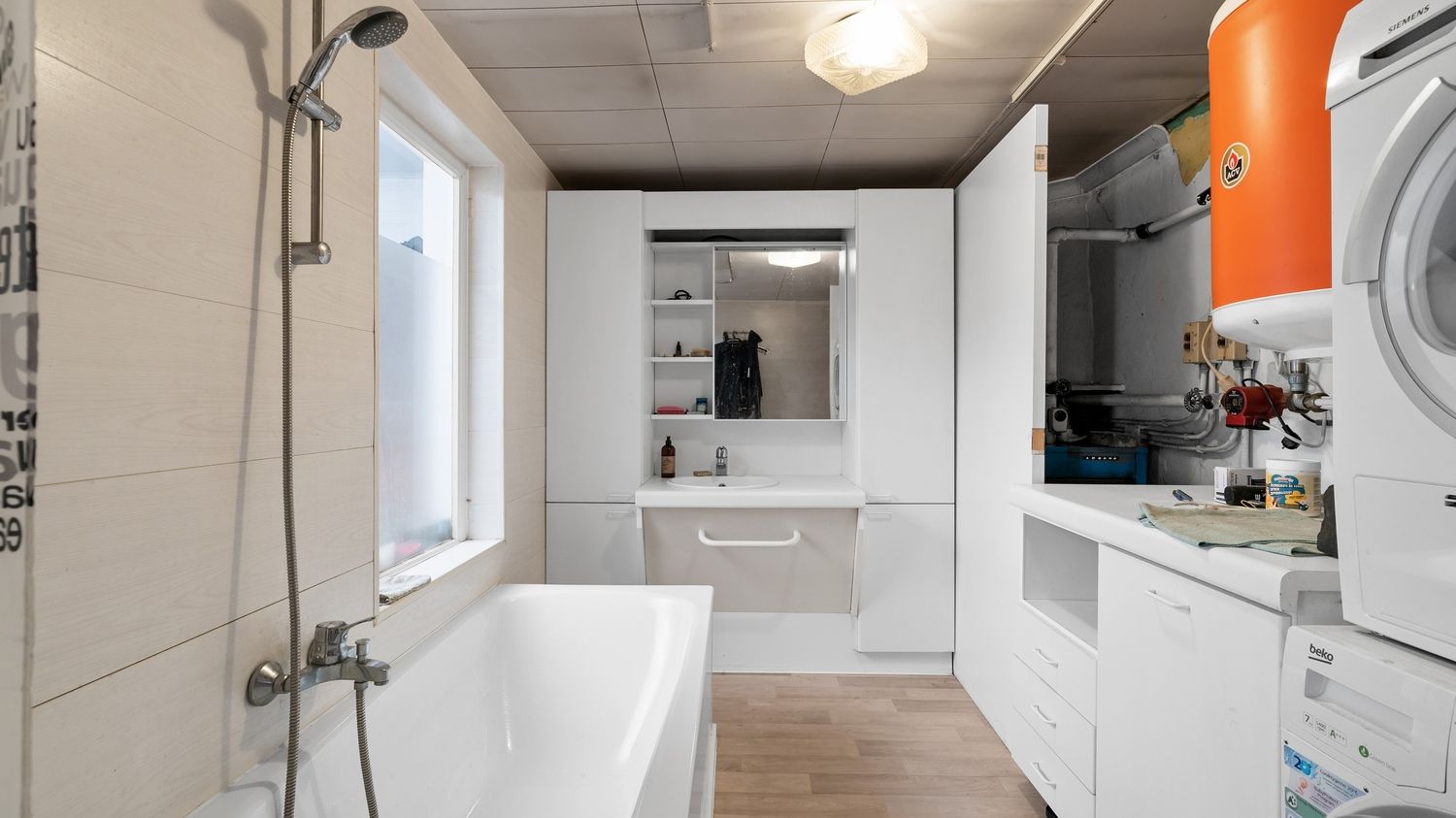 Te renoveren halfopen bebouwing met 2 slaapkamers. foto 4