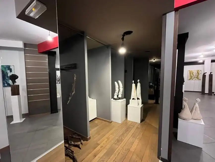 Modern commercieel gelijkvloers te huur in hartje Lommel foto 4