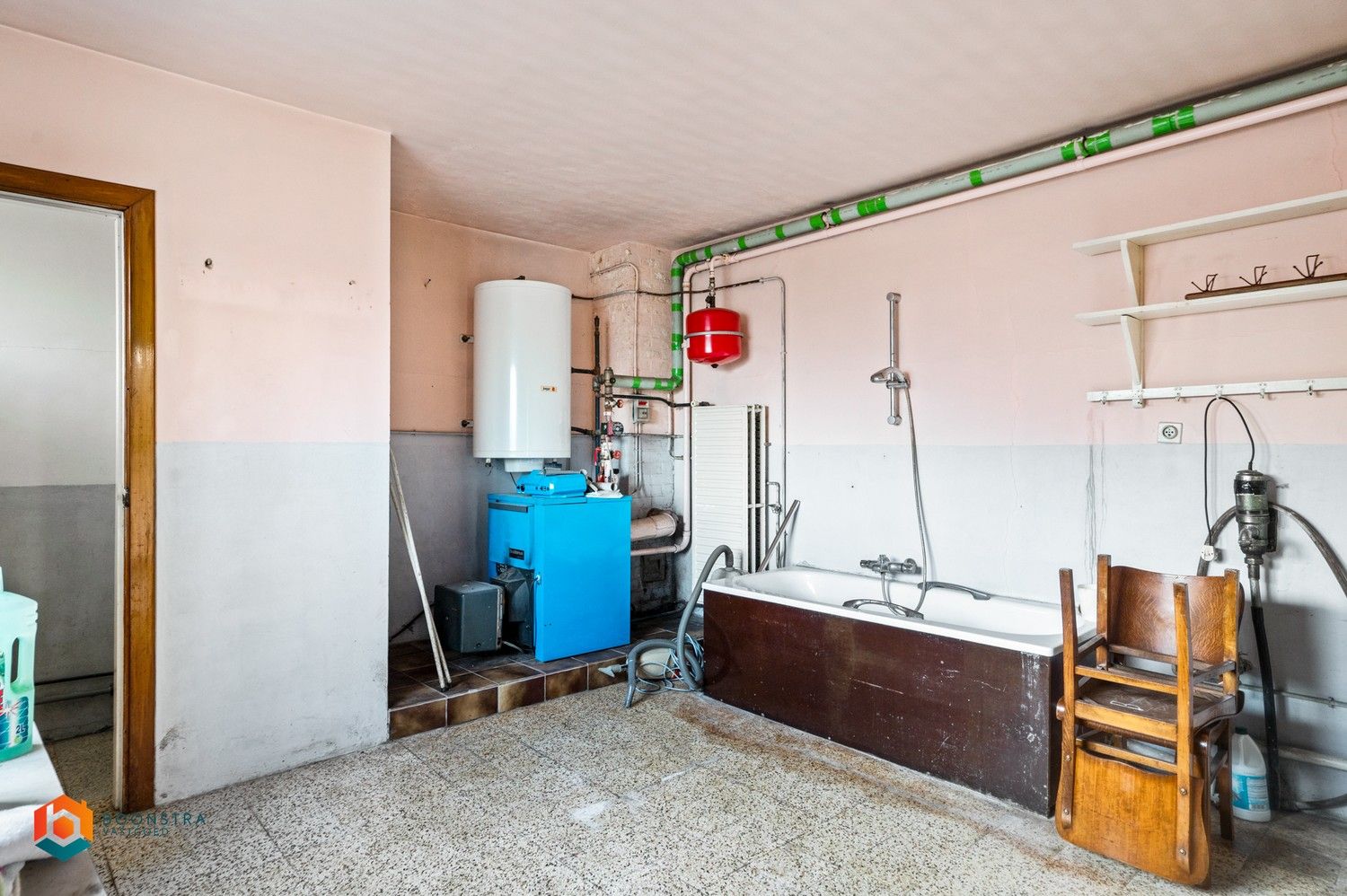 Te renoveren woning met 3 slpkrs en 2 garages in Berlaar-Heikant foto 12