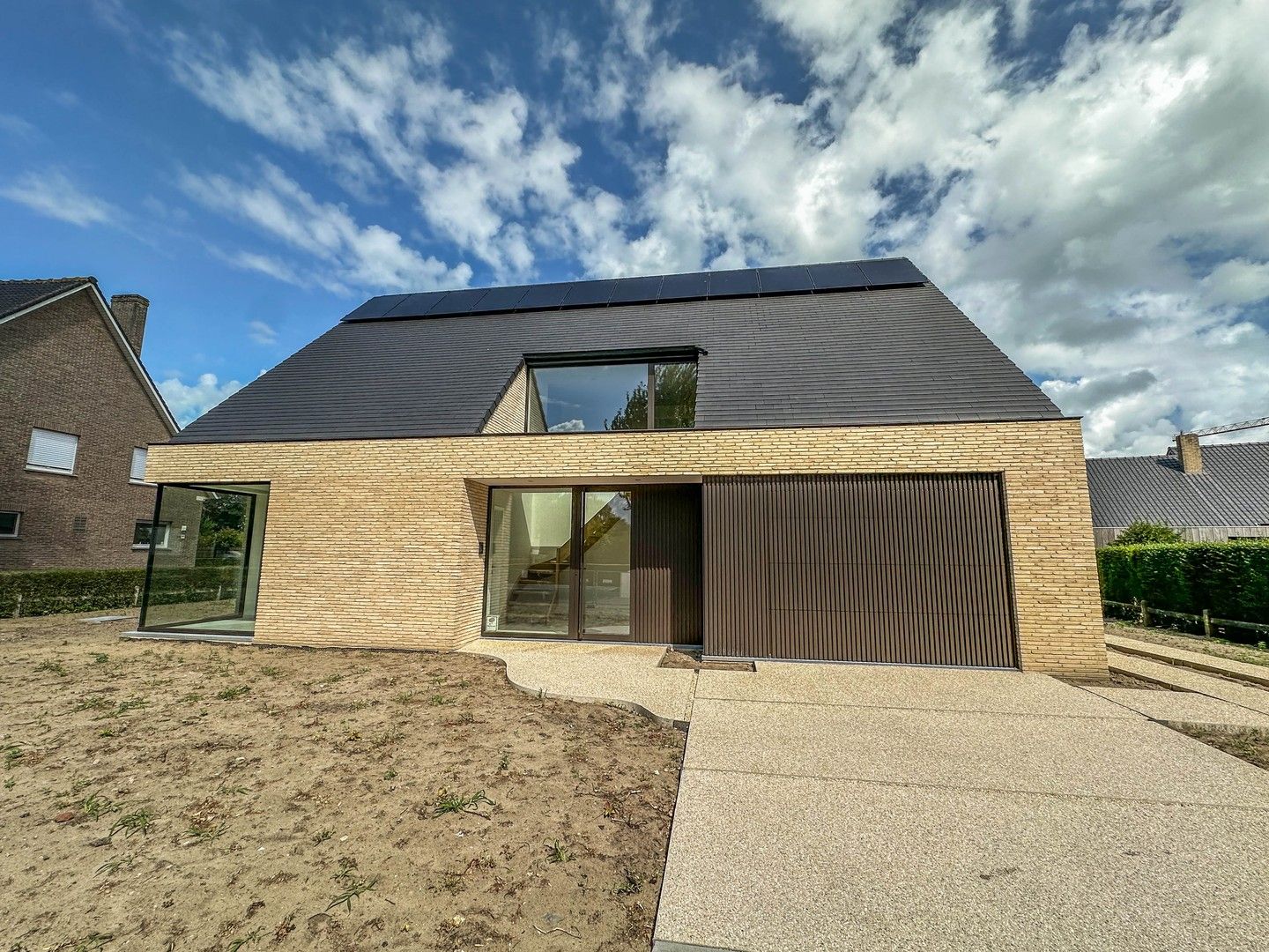 100% Instapklare en riante nieuwbouw villa. foto 2
