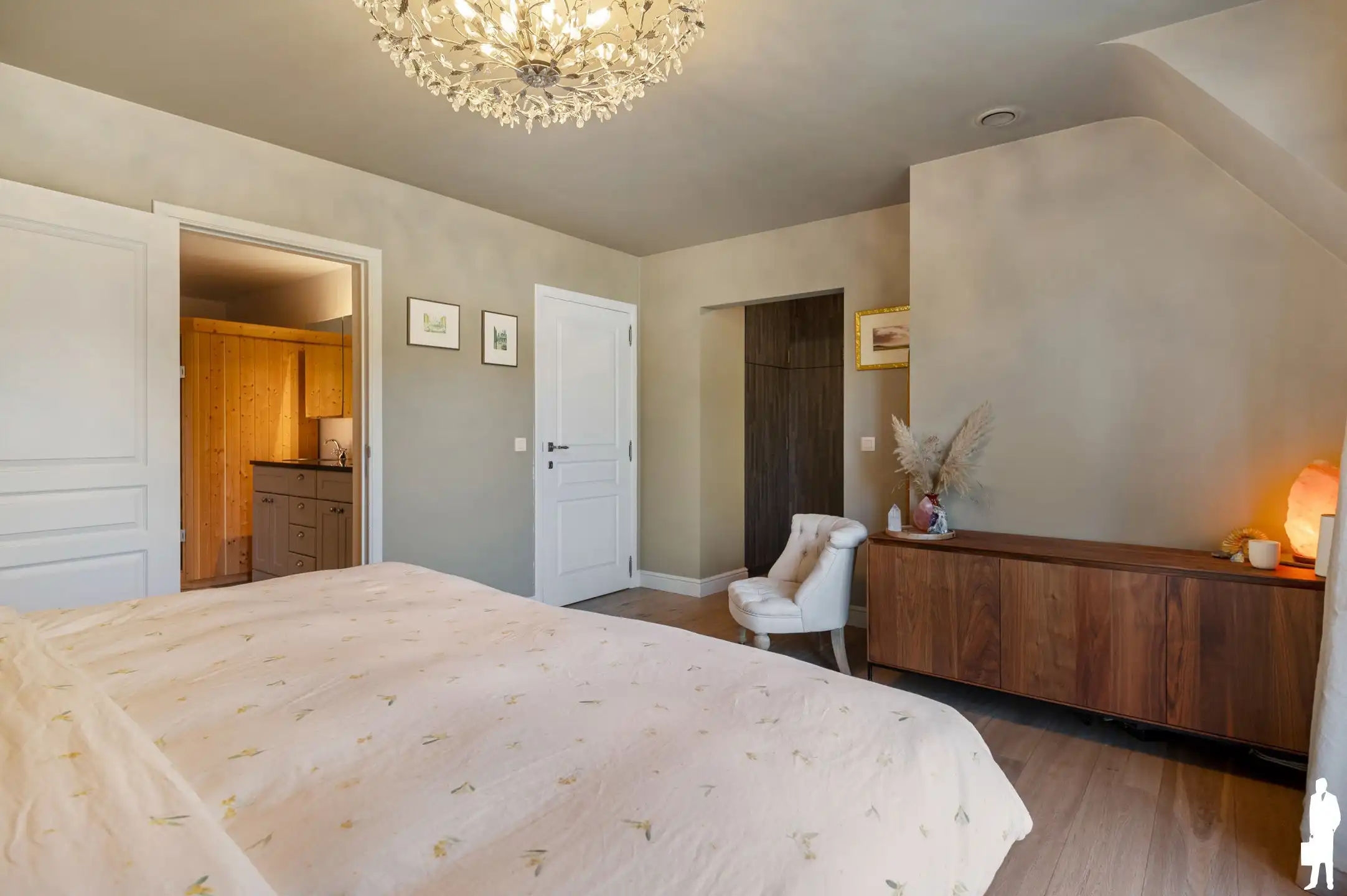 Exclusief karaktervolle villa met 4 slaapkamers, praktijkruimte, zwembad en aangelegde tuin nabij het centrum van Essen foto 21