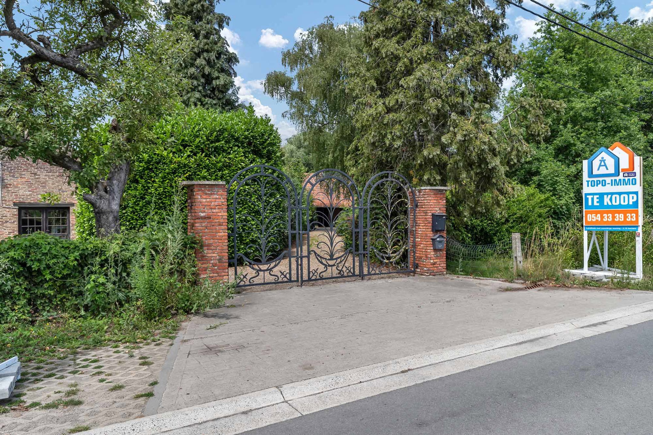 Uniek landhuis met aparte conciergewoning op 2 Hect grond foto 8