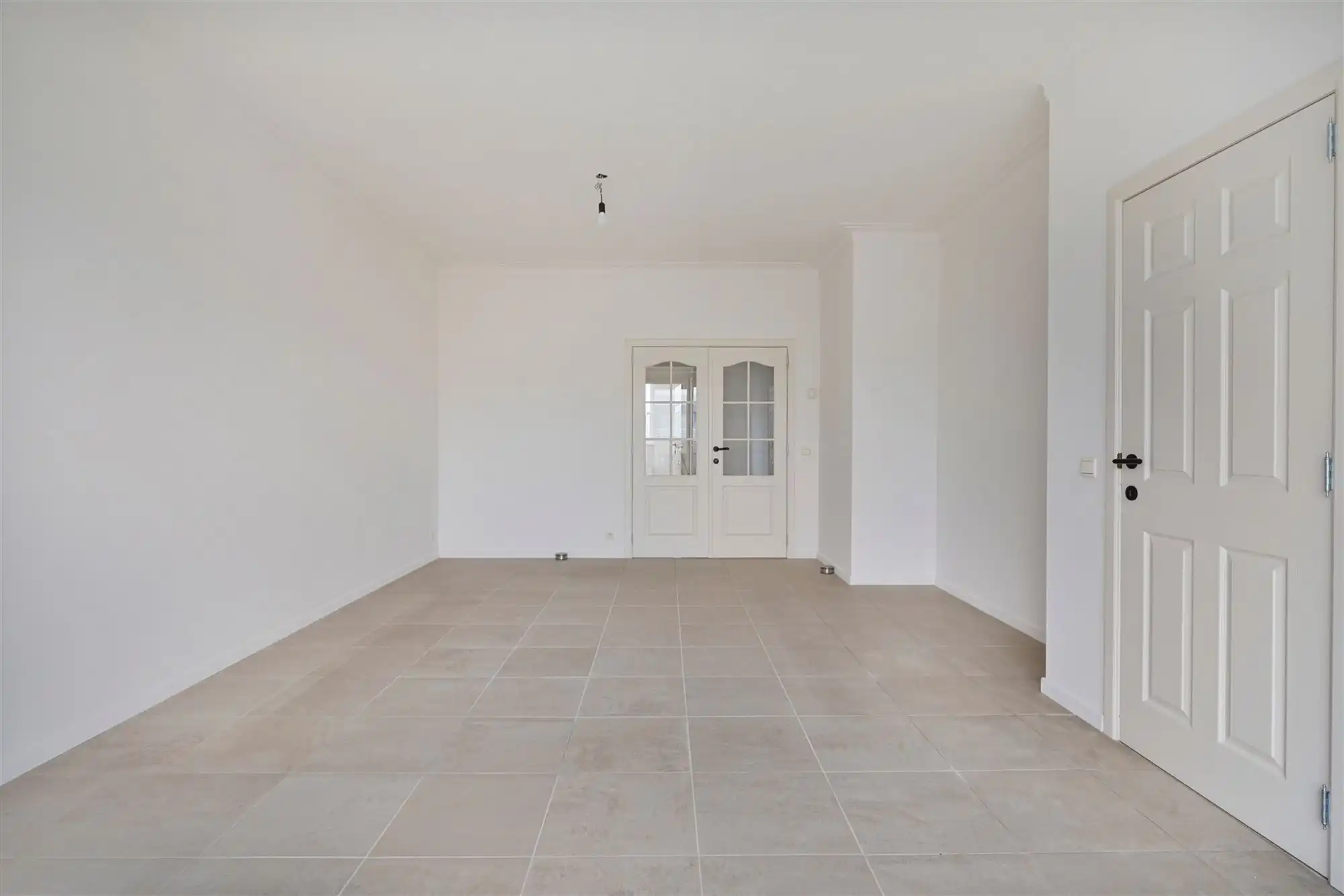 Lichtrijk appartement met terras vlakbij Harmoniepark foto 3