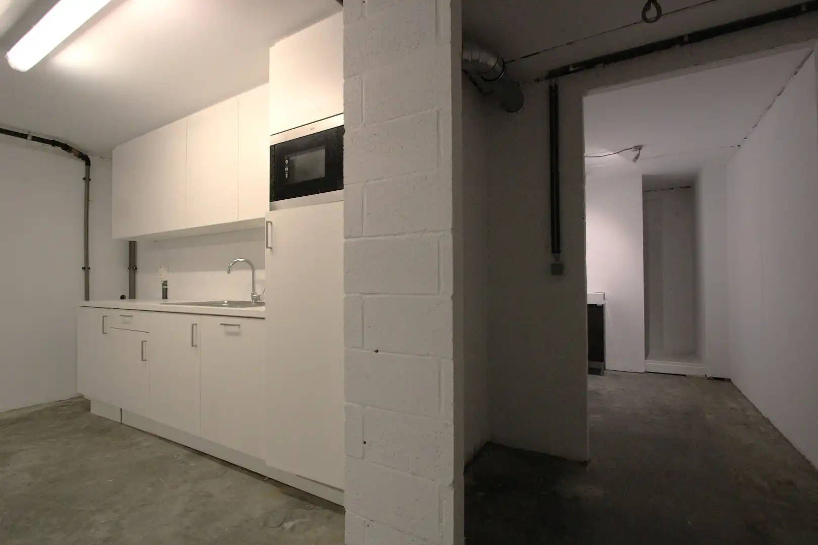 Verhuurd handelspand te koop op enkele stappen van de Lippenslaan  foto 6