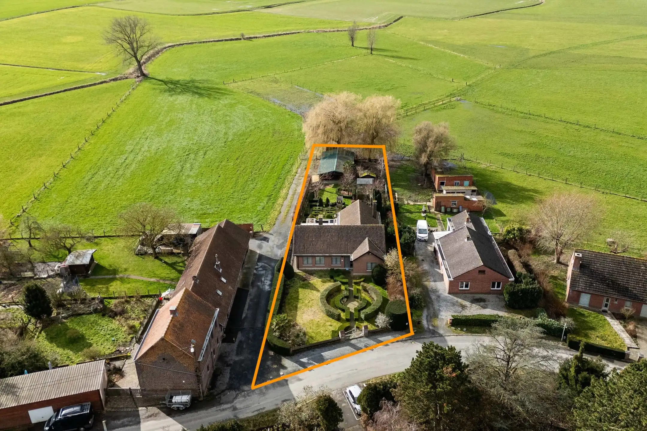 Instapklare villa met tuin, weids uitzicht en ruim bijgebouw foto 2