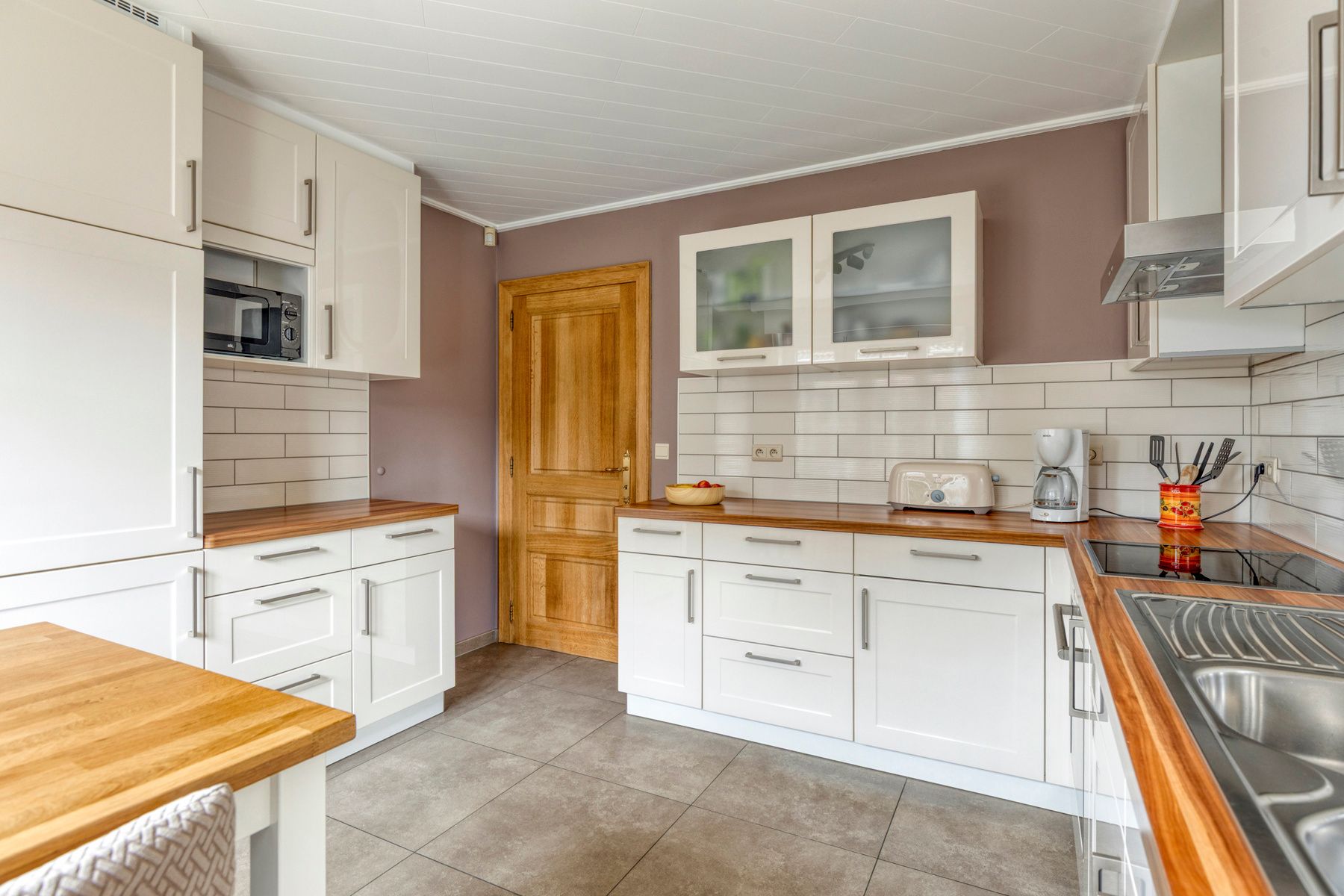 Perfect onderhouden villa met 4 slaapkamers, garage en tuin foto 8