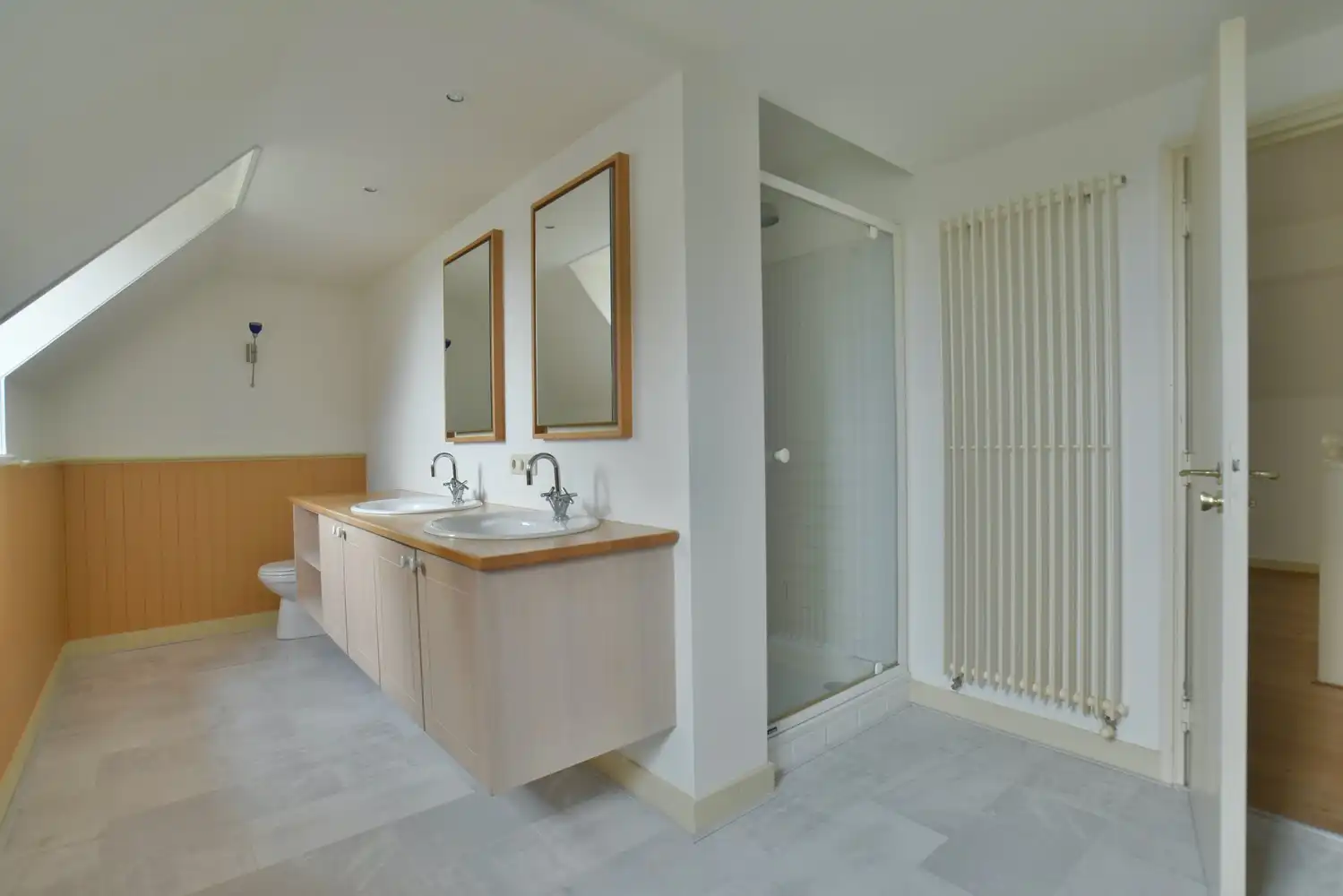 Karaktervolle hoeve met schuur, binnenkoer en prachtige tuin vlakbij Maastricht foto 24