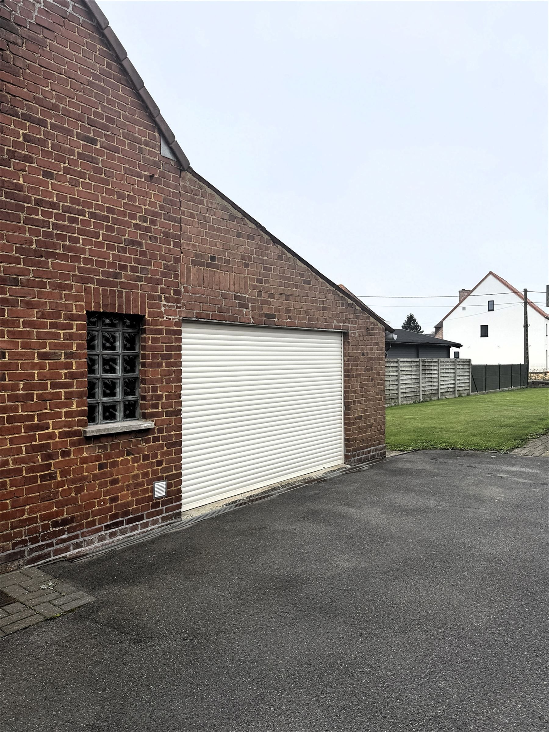 Ruime woning met 3 slaapkamers en grote tuin foto 15