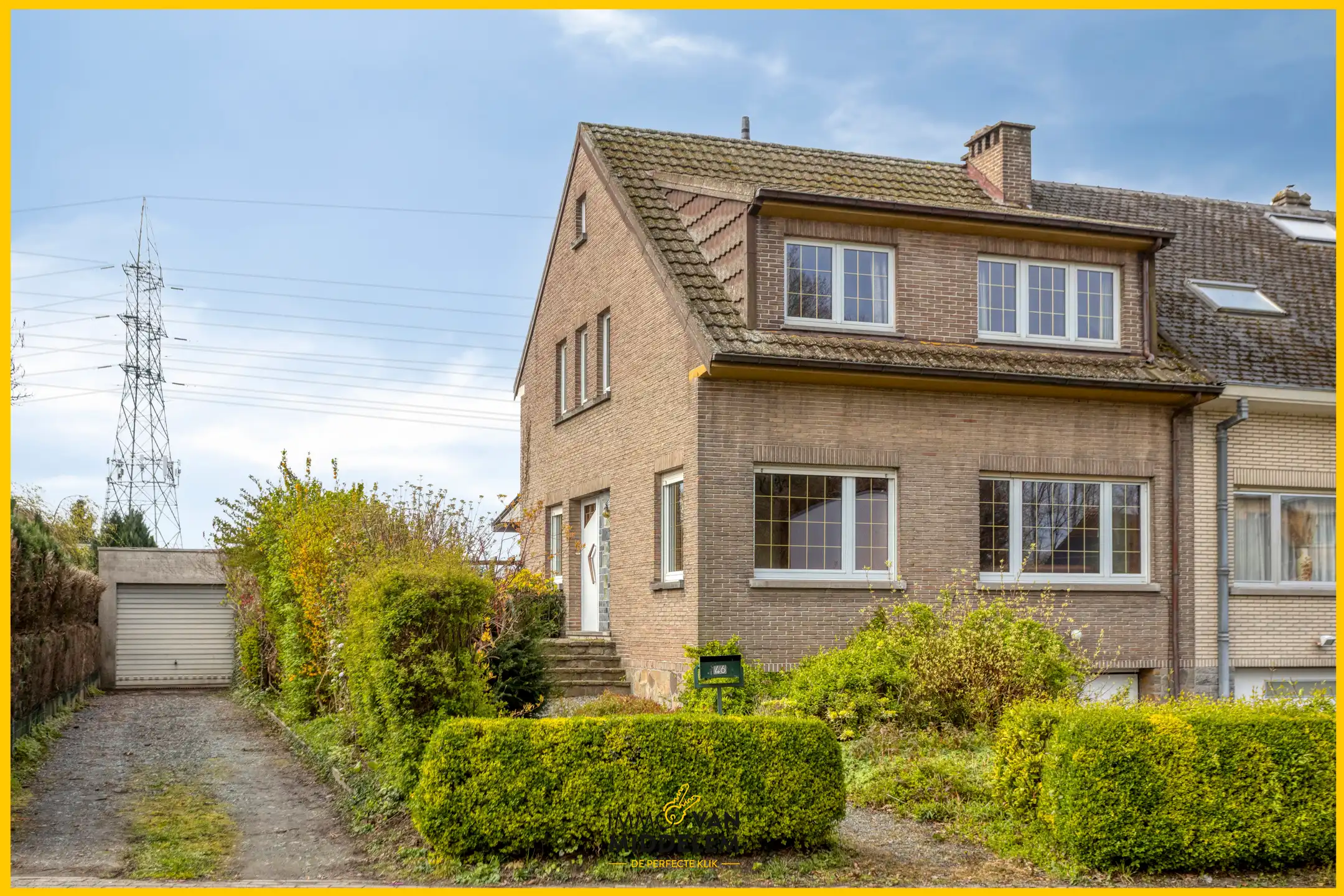 Hoofdfoto van de publicatie: DEELS TE RENOVEREN WONING MET 4 SLPK, TERRAS, TUIN EN GARAGE