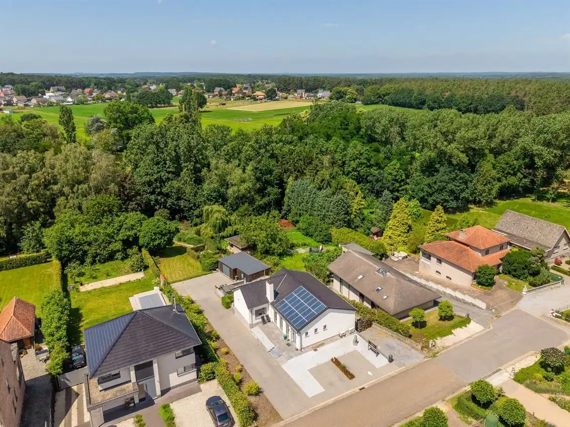 Grote tuin, zee aan ruimte en tot 5 slaapkamers foto 5