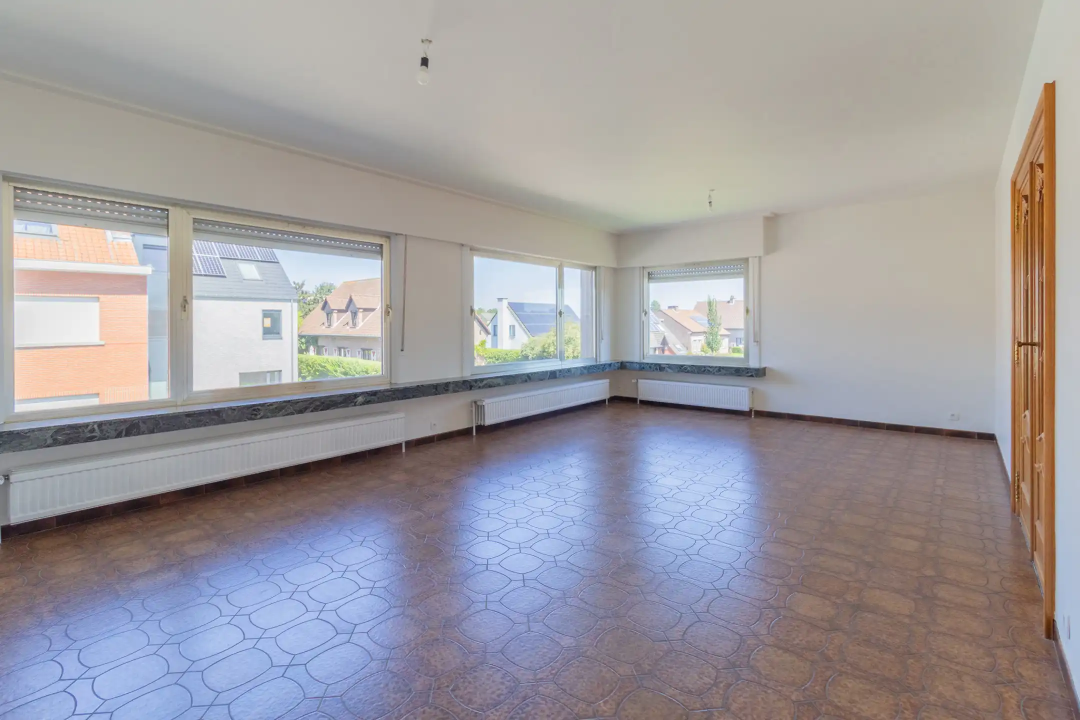KORTENBERG- zeer ruime driegevel-woning op perceel van 11a foto 4