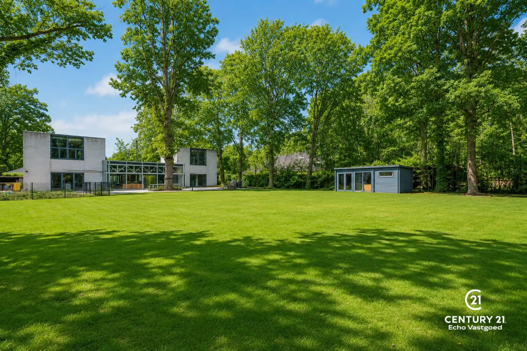 Unieke te renoveren villa in villawijk “De Lint” foto 5