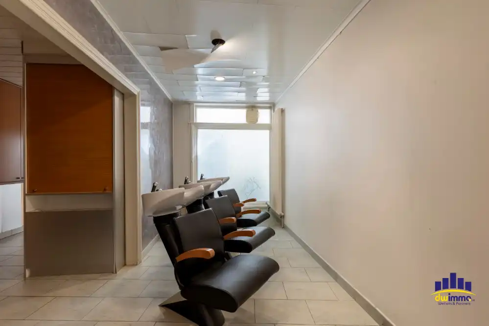 Ruime herenwoning van 275 m² met 4 slaapkamers en praktijkruimte foto 4