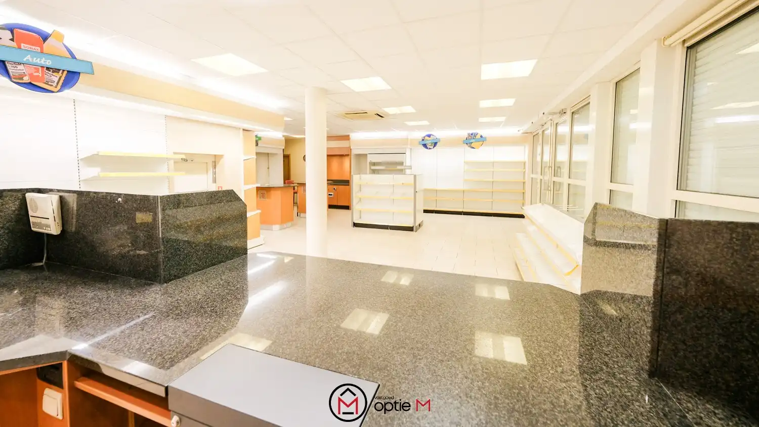 Bedrijfspand met woonst te huur – ruime hal, werkplaats en appartement met 3 slaapkamers foto 14