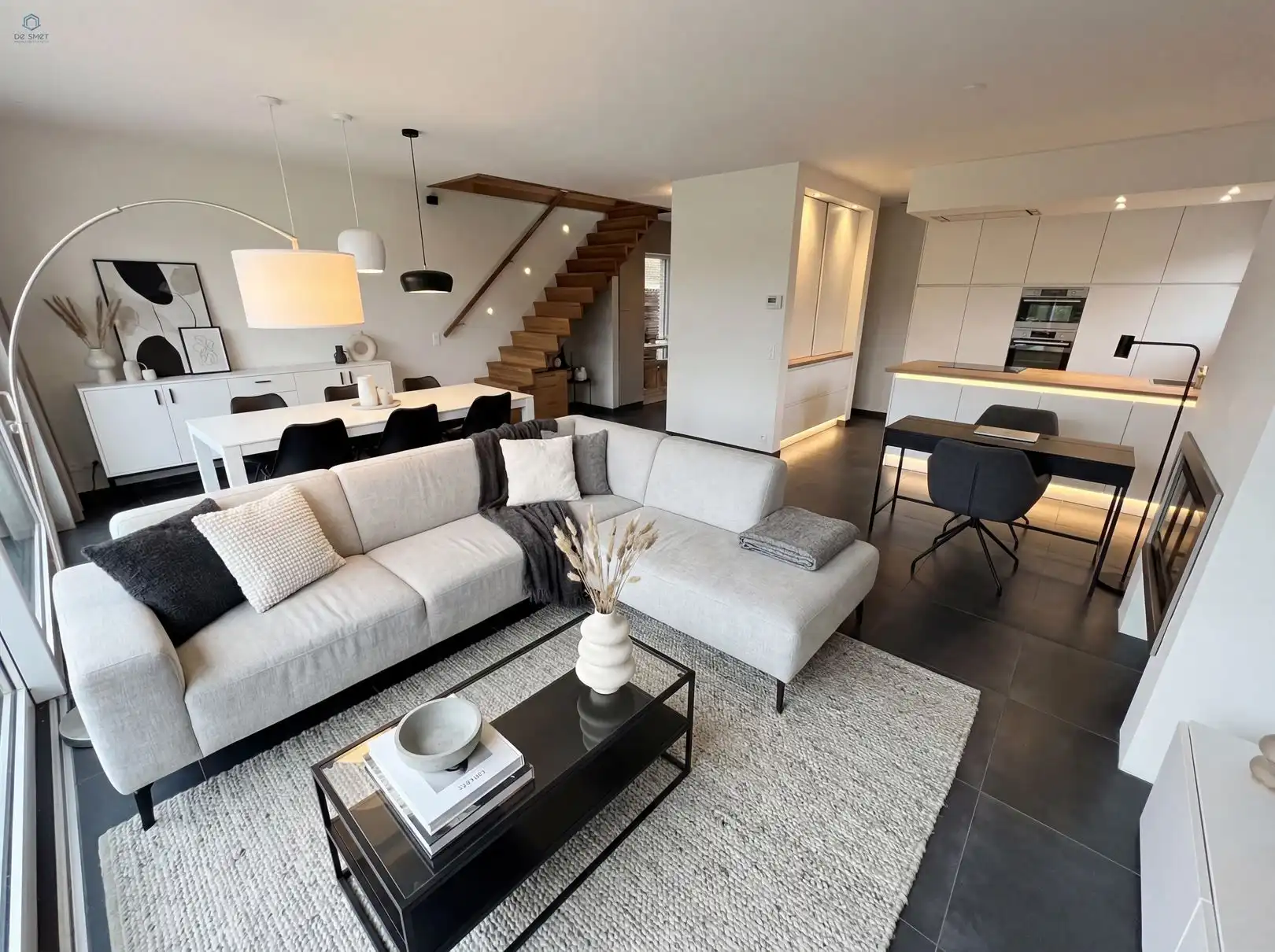 Instapklare moderne villa met 4 slaapkamers, zwembad en ruime tuin foto 4