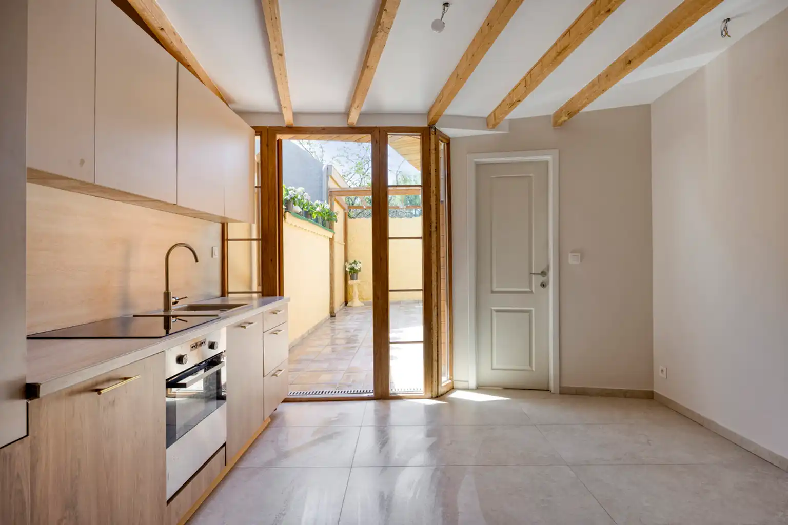 Volledig gerenoveerde 2-gevelwoning foto 6