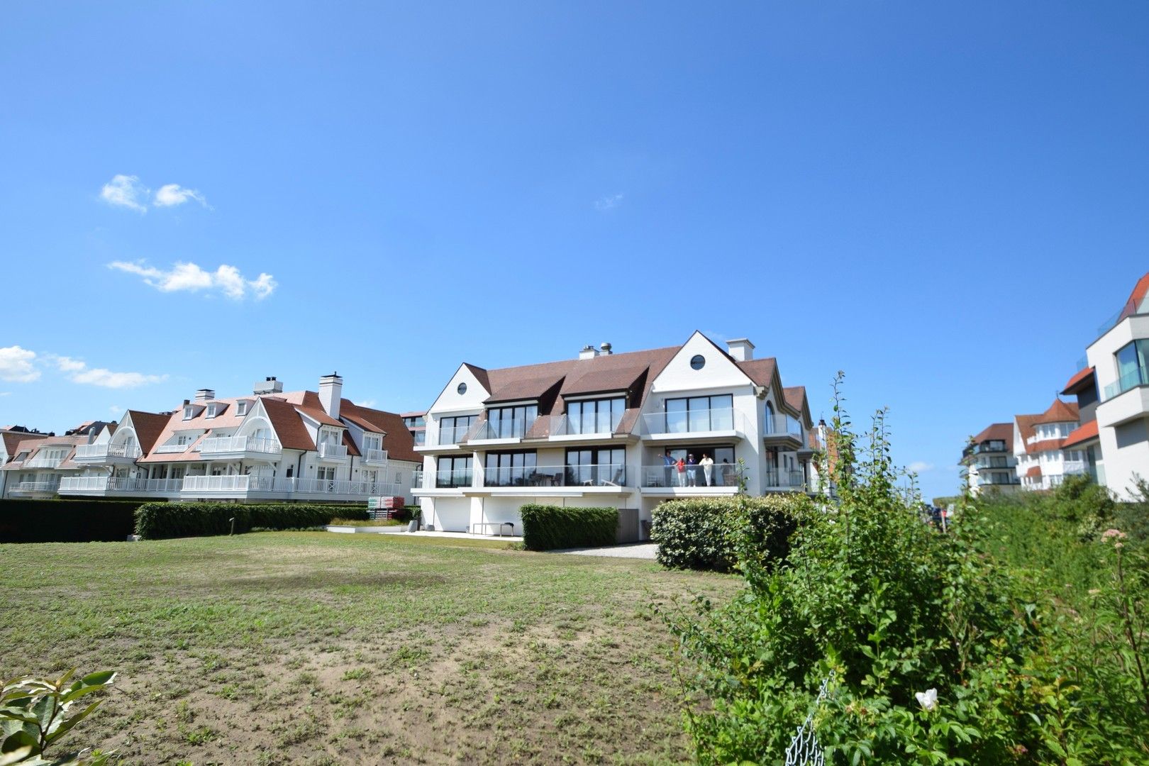 Overname aandelen met in zijn actief een ruim hoekappartement met zicht op de Approach Golf en zuidgerichte terrassen in hartje Zoute. foto 6