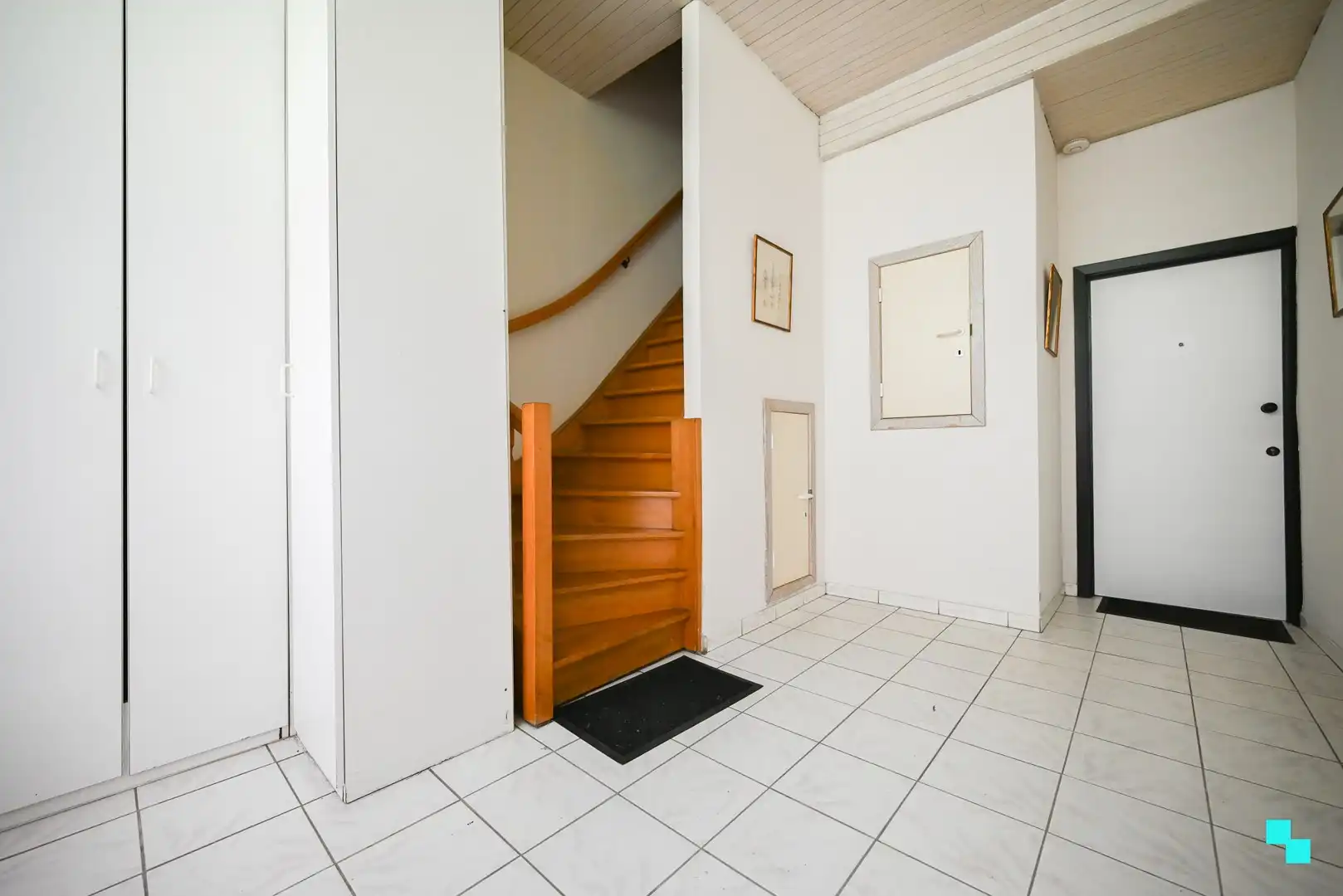 Appartementsgebouw met 3 verhuurde entiteiten in hartje Izegem foto 3