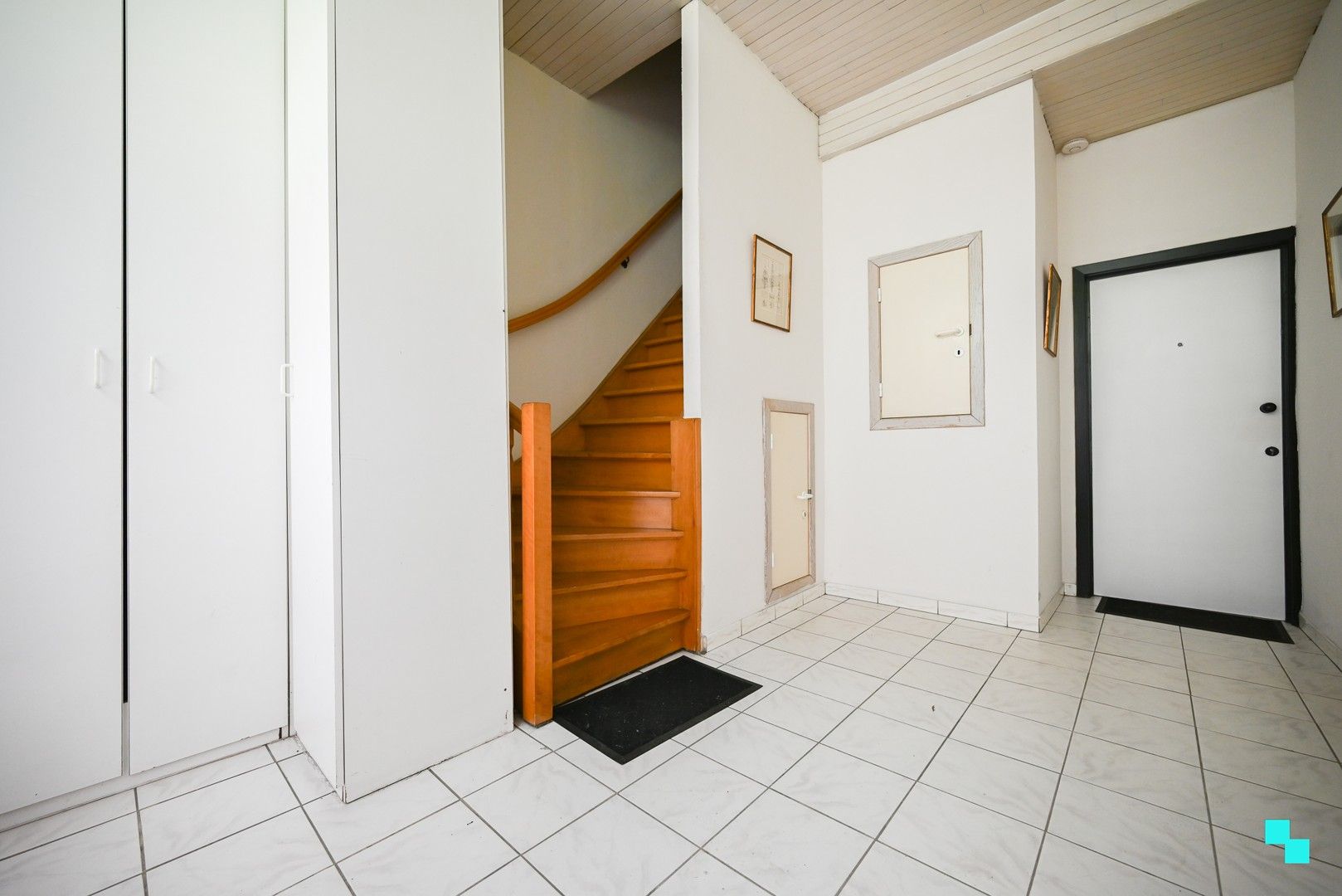 Appartementsgebouw met 3 verhuurde entiteiten in hartje Izegem foto 3