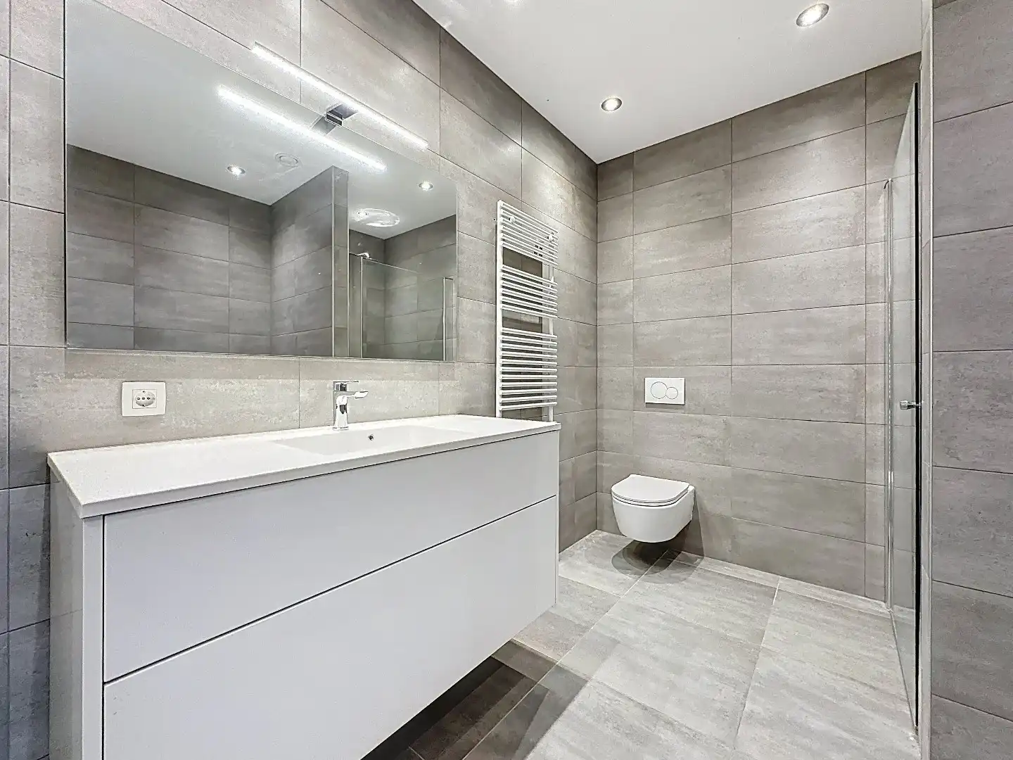 Instapklaar appartement met balkon en parkeerplaats in Aardenburg foto 17