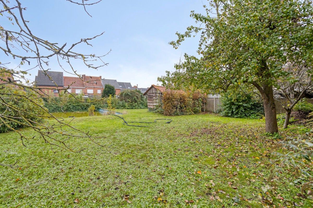 Bijzonder ruime woning met inpandige garage en 3 slks op een perceel van 1218 m². foto 23