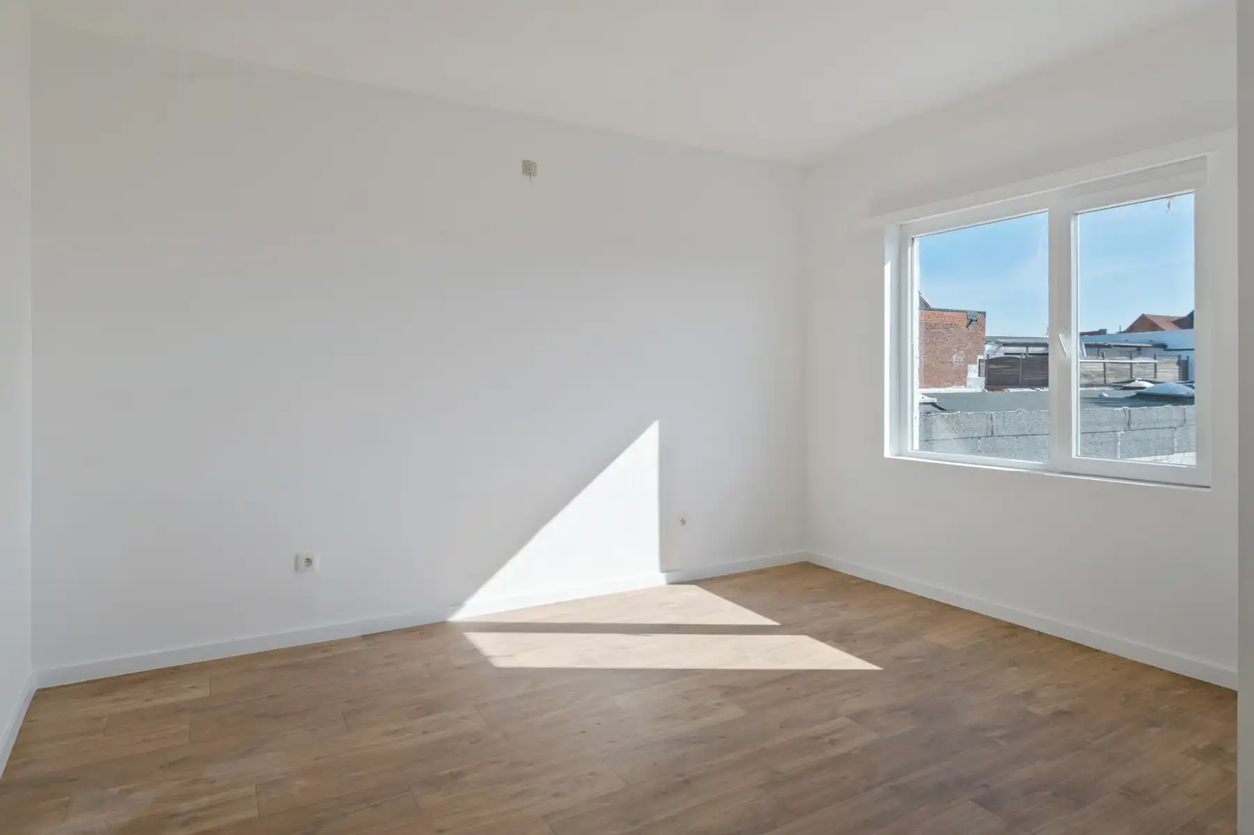 Instapklaar 2slpk-duplexappartement met 2 badkamers, terras en tuin! foto 13
