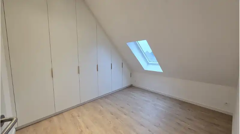 Volledig vernieuwd 1-slaapkamerappartement te huur in Brugge foto 4