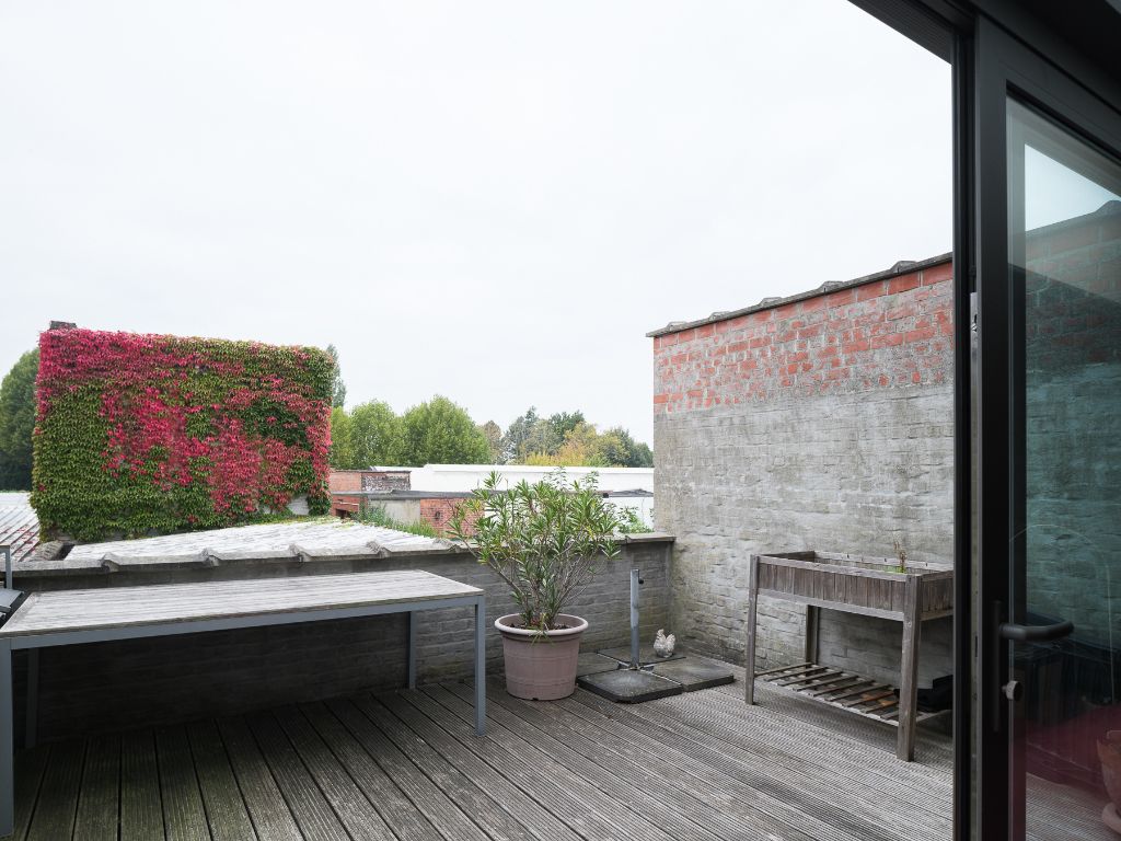 Sint-Amandsberg. Op te frissen directeurswoning met bijhorend magazijn en afzonderlijke loft op een boogscheut van het centrum van Gent. foto 24