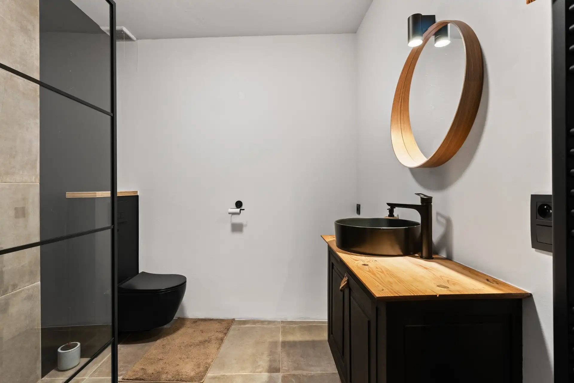 Volledig vernieuwd appartement met lichtrijke leefruimte en rustig terras foto 11