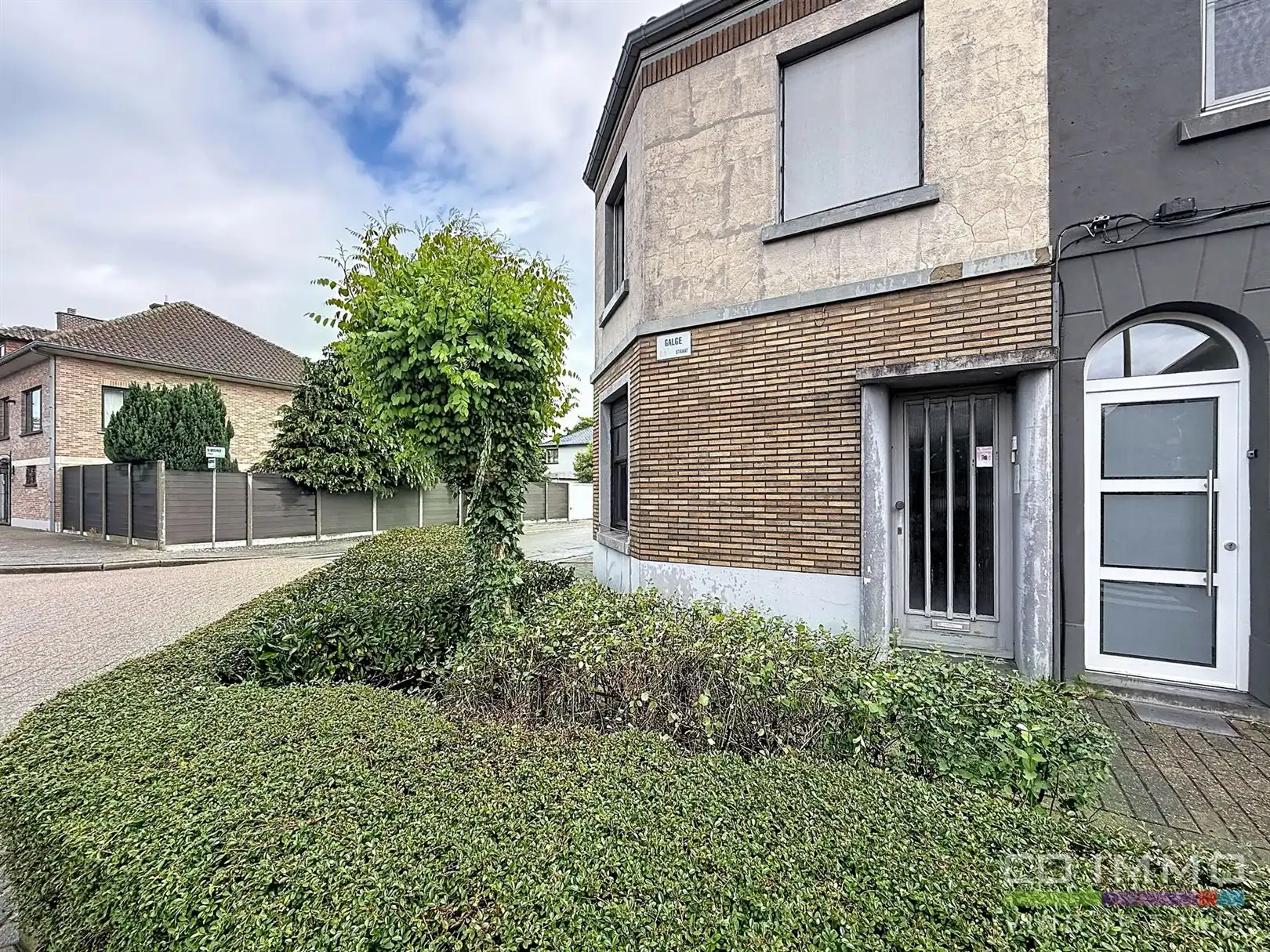 Te renoveren halfopen bebouwing, 4 slpks, garage en tuin foto 2