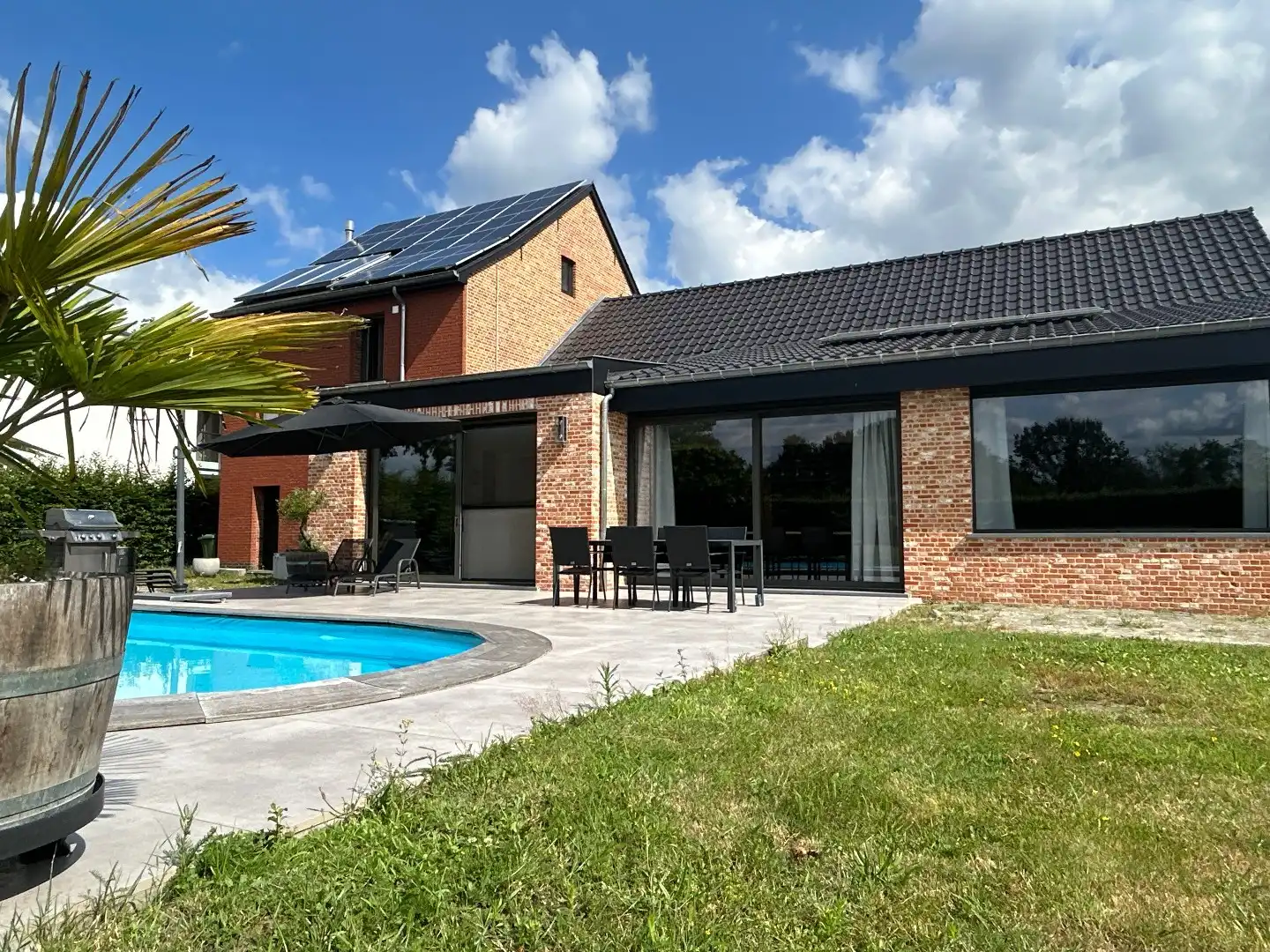 Gerenoveerde hoeve in loftstijl met zwembad op 12a 97ca foto {{pictureIndex}}
