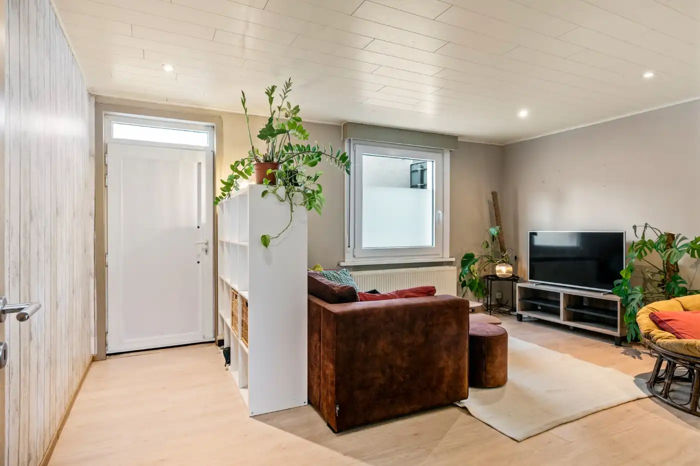 Gesloten bebouwing met 2 slpk., tuinberging en tuin foto 2