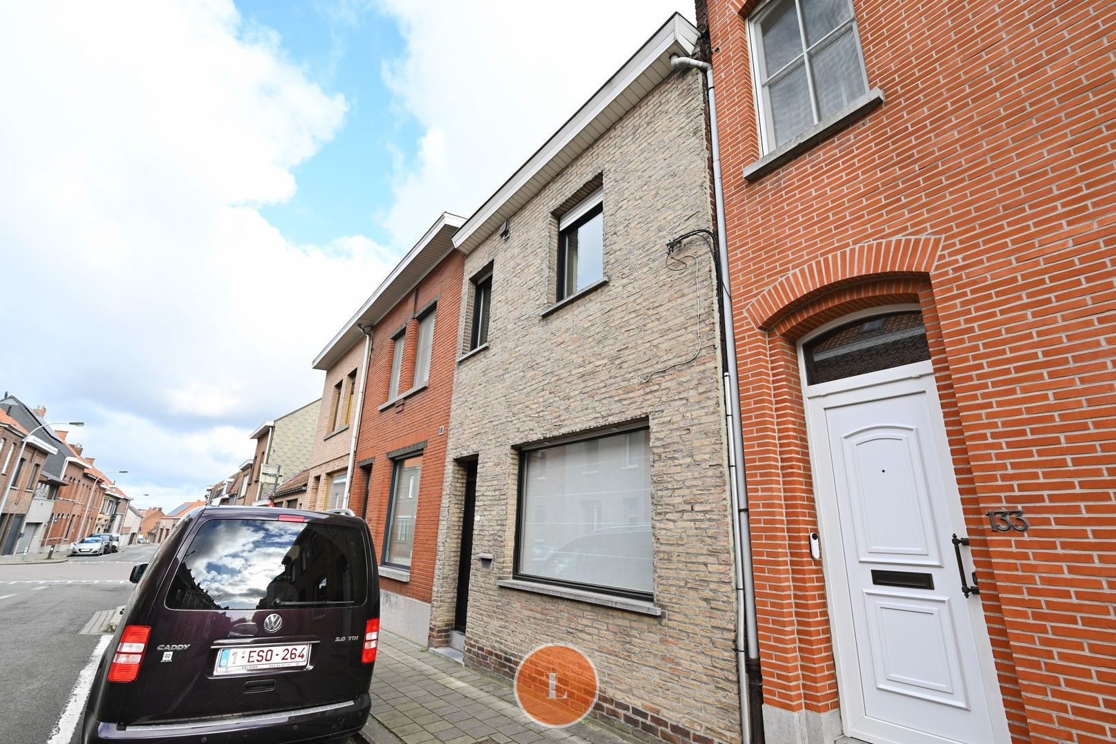 Starterswoning met 4 slaapkamers, garage en uitweg! foto {{pictureIndex}}