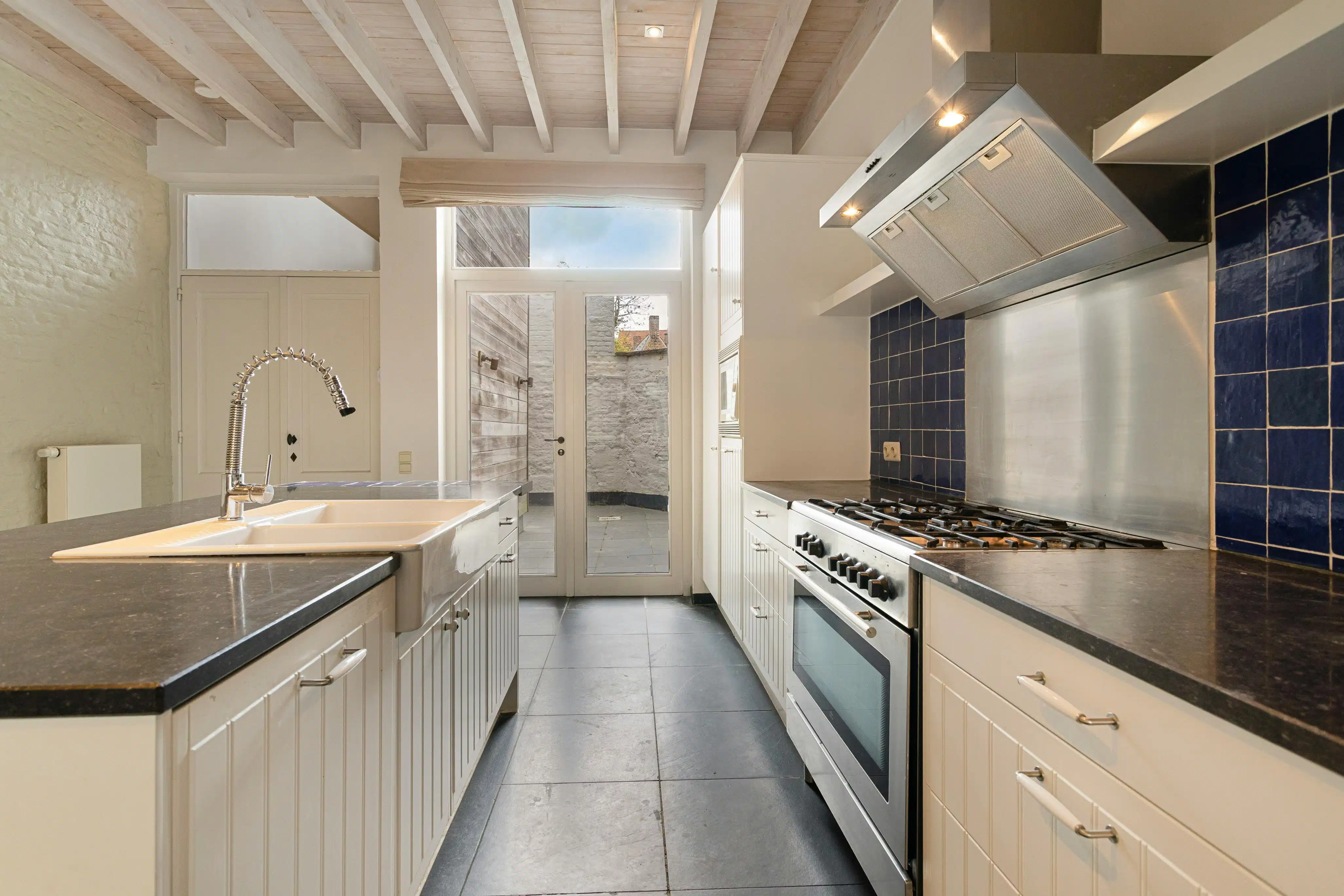 Uniek gerenoveerde herenwoning in Brugge met 3 slaapkamers foto 4