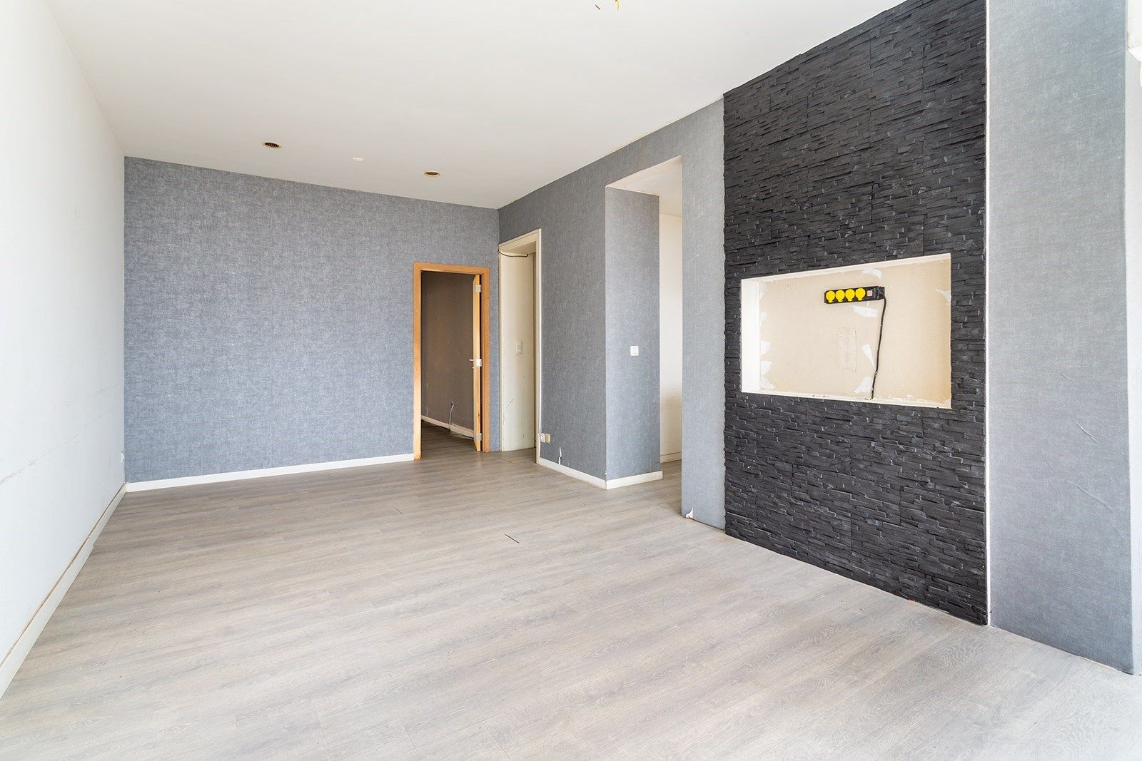 Winkelpand (ingericht als appartement) op strategische locatie foto 2