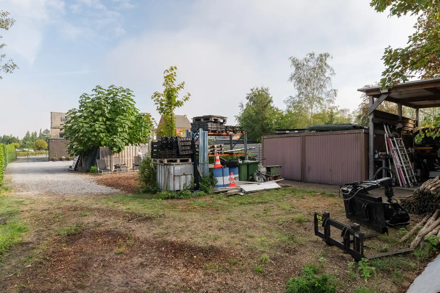 Veelzijdige woning met zorgmogelijkheden, werkruimte en tal van bijgebouwen foto 43