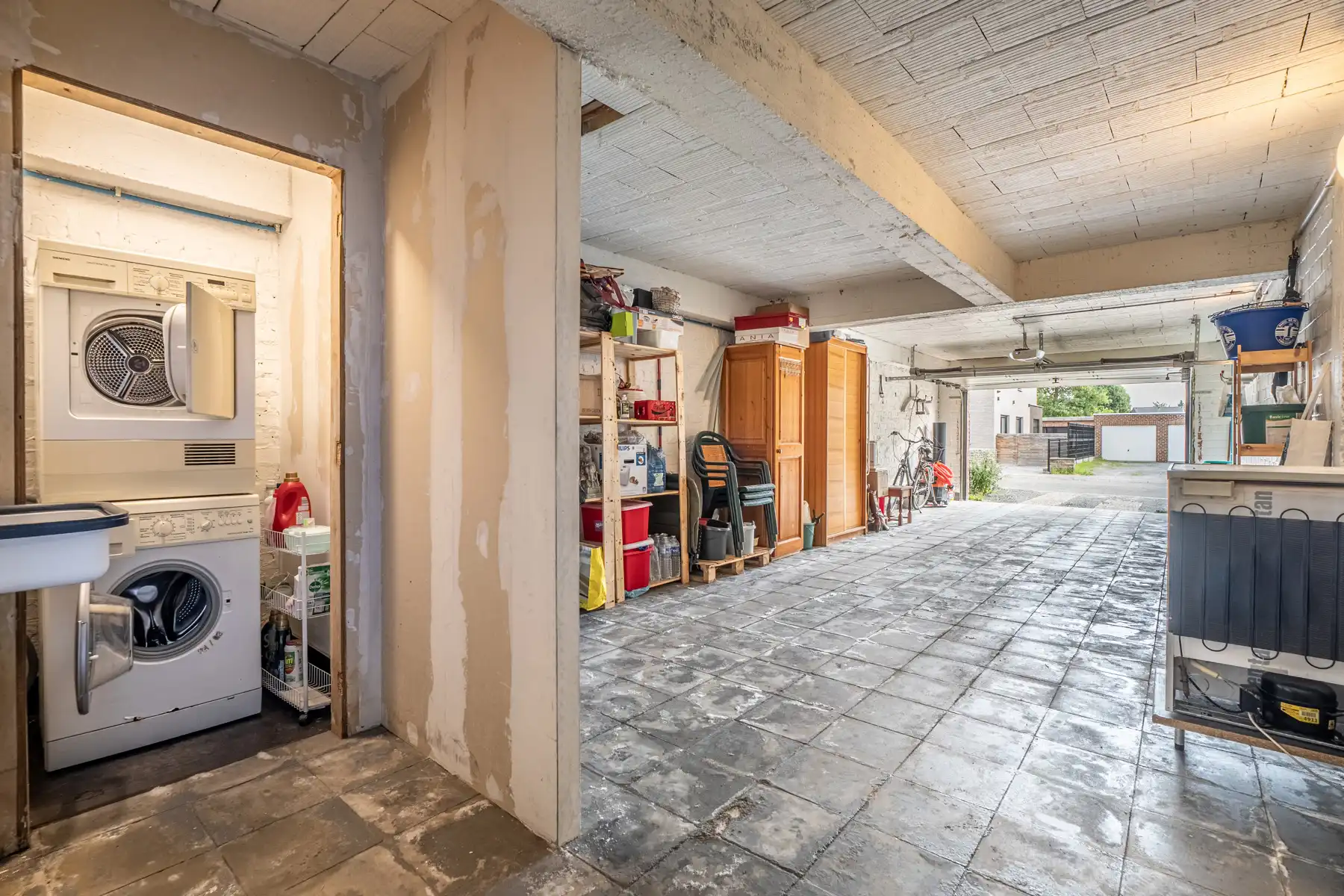 Ruim appartement met terras en dubbele garage! foto 19