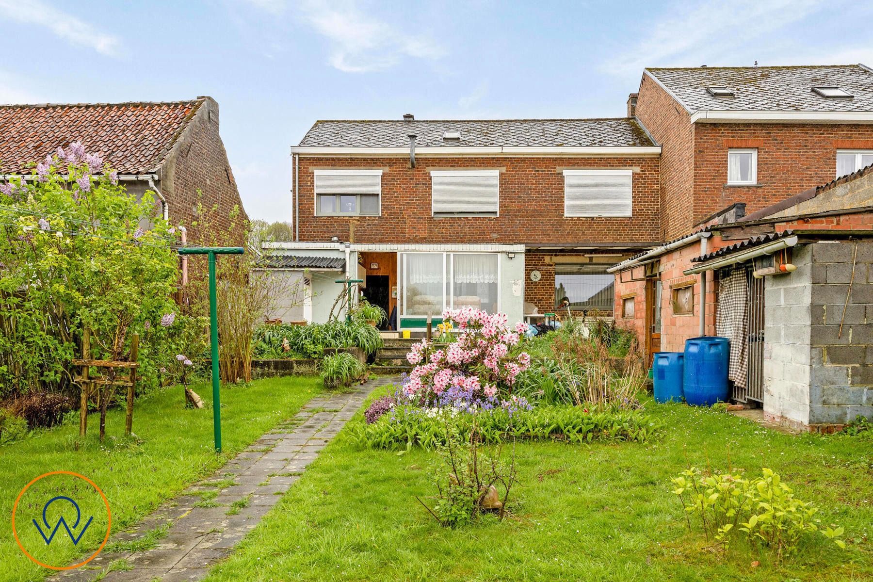 Unieke renovatiekans! Charmante woning met ruim terras/tuin foto 23