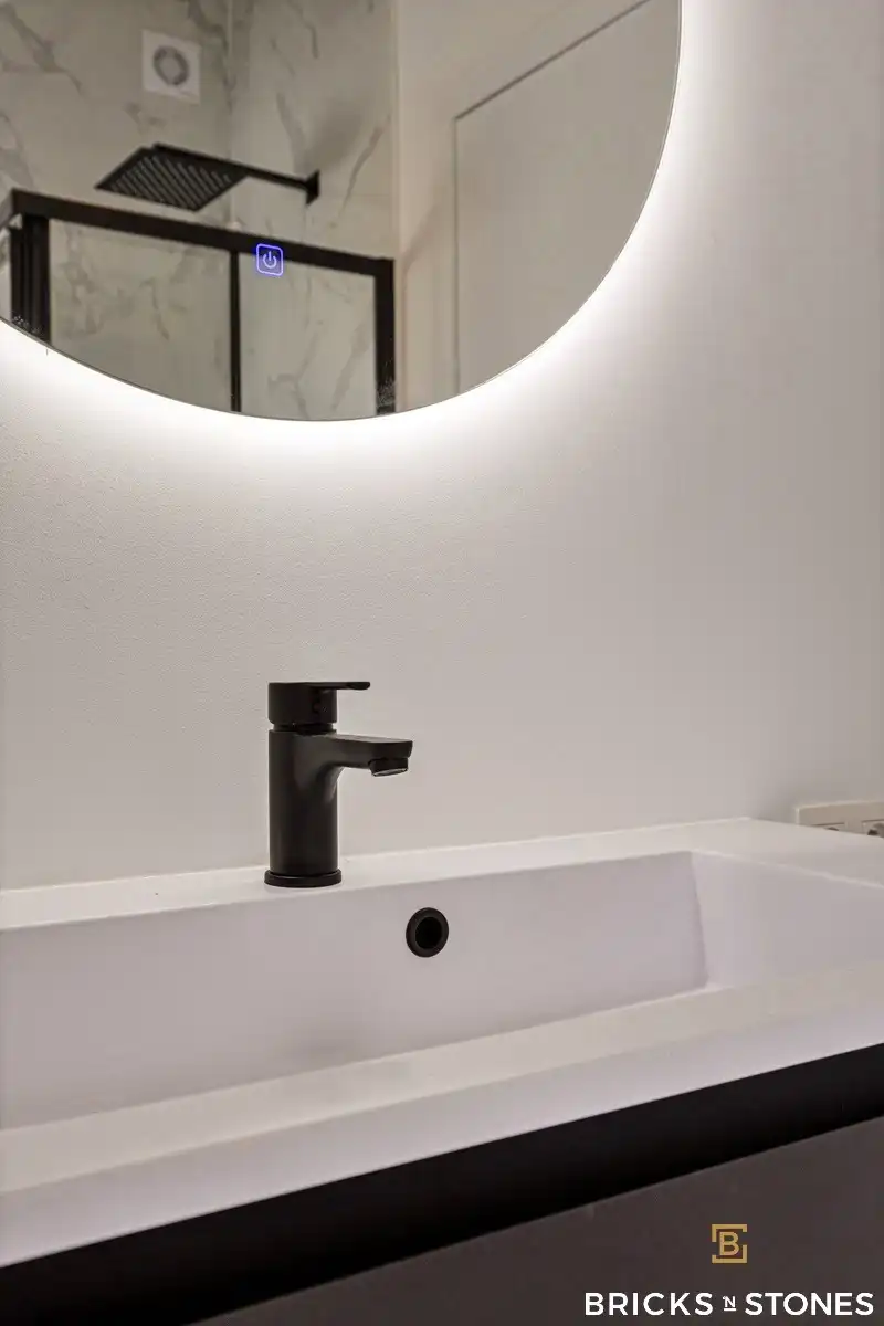 Zeer ruime halfopen bebouwing met praktrijkruimte en prachtige tuin foto 14