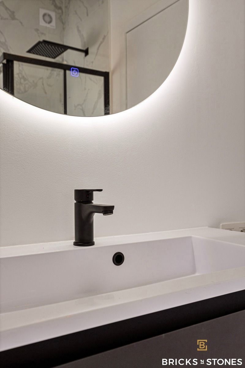 Zeer ruime halfopen bebouwing met praktrijkruimte en prachtige tuin foto 14