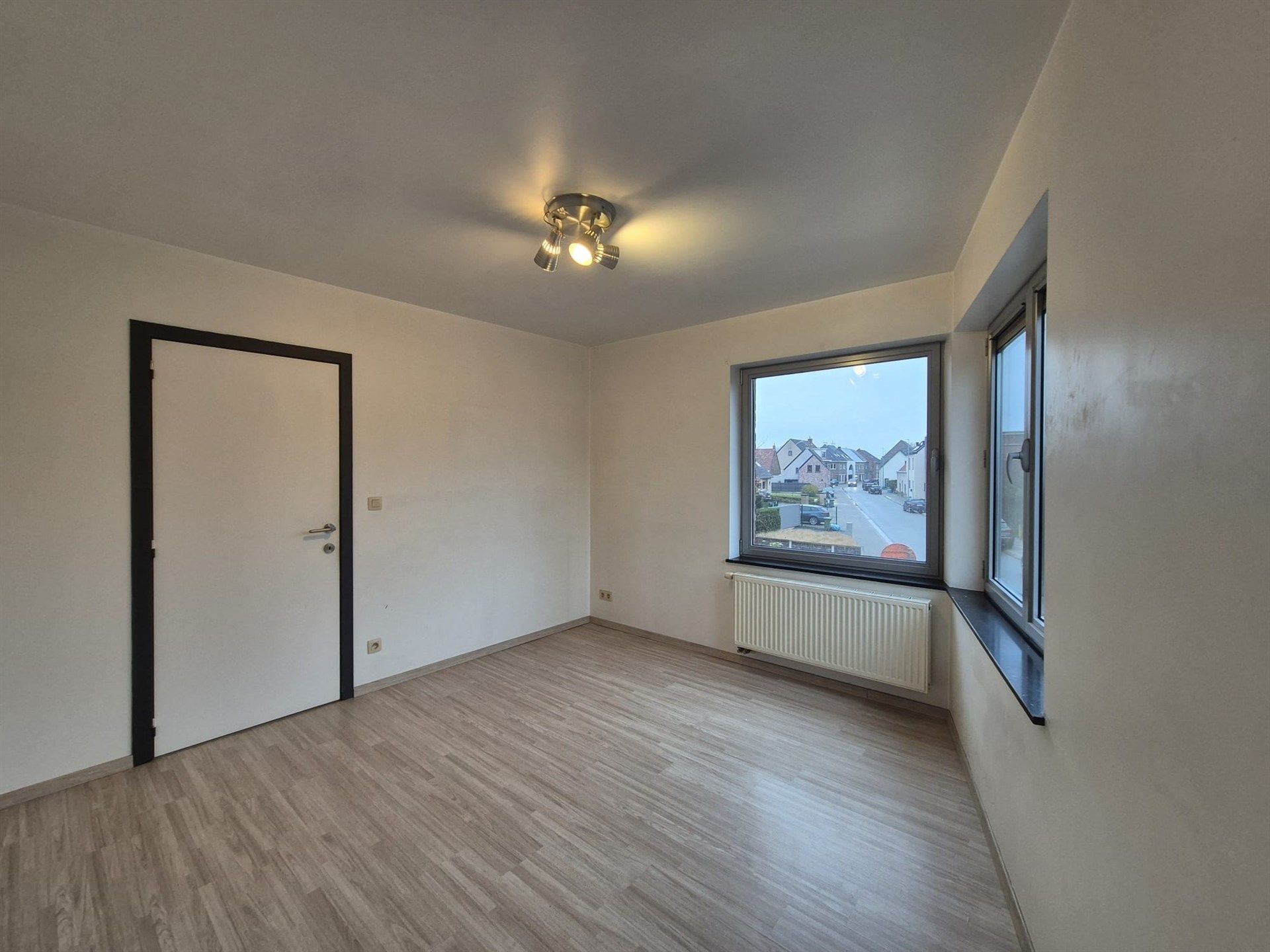 Rustig gelegen woning met tuin en garage. foto 16