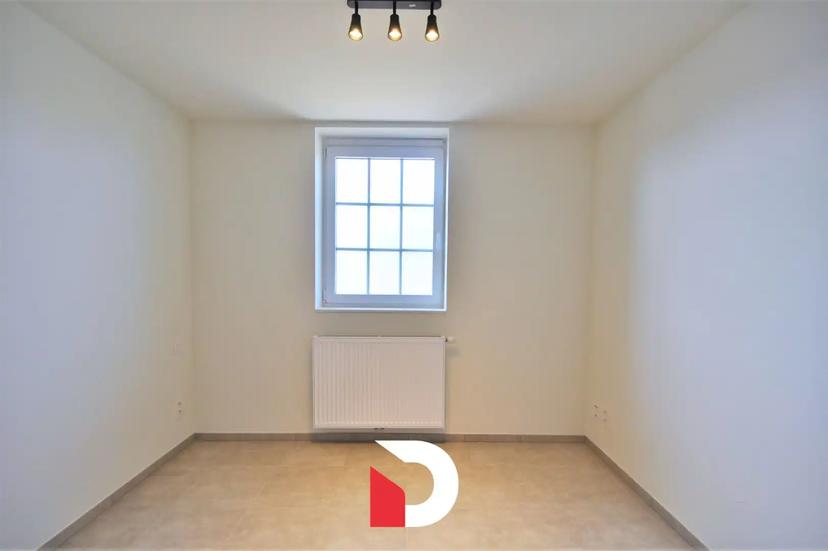 Ruime recente woning met 4 slaapkamers, garage en autostaanplaats foto 7