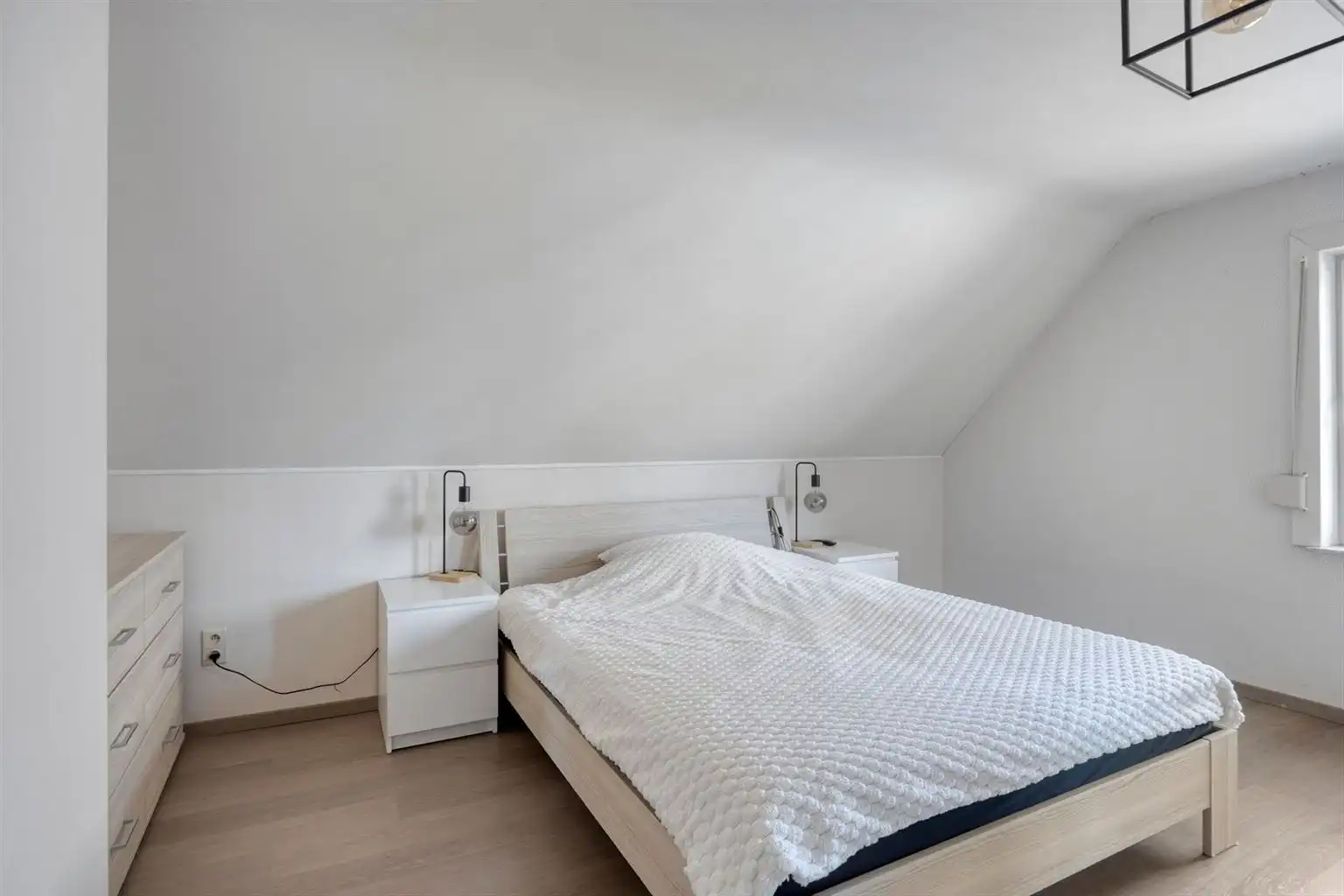 Vrijstaande woning met 3 slaapkamers, inpandige garage, omheinde tuin en zonnepanelen, zeer rustig gelegen in het landelijke Molenbeersel. foto 18