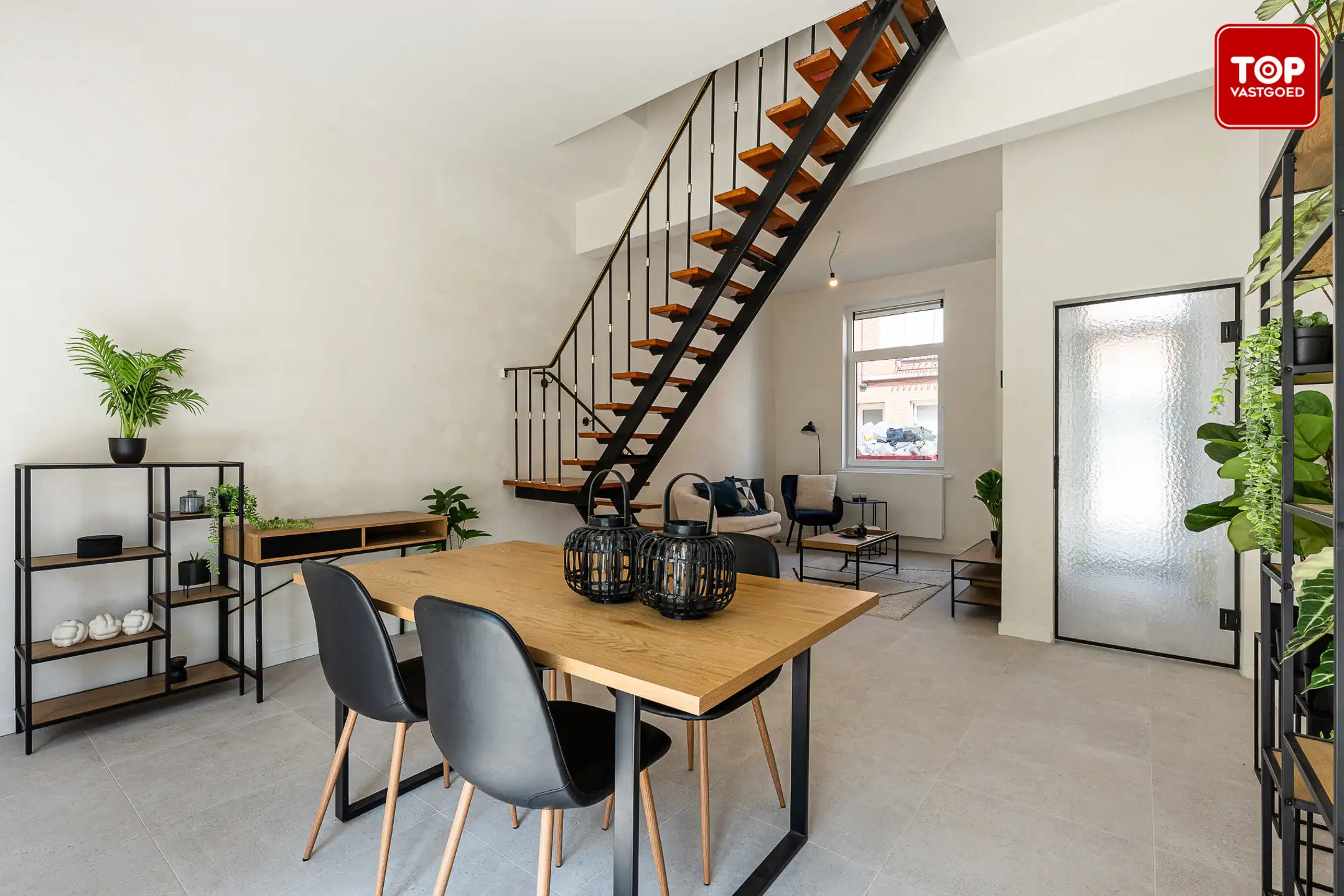 Instapklare, totaal gerenoveerde woning op toplocatie! foto 3