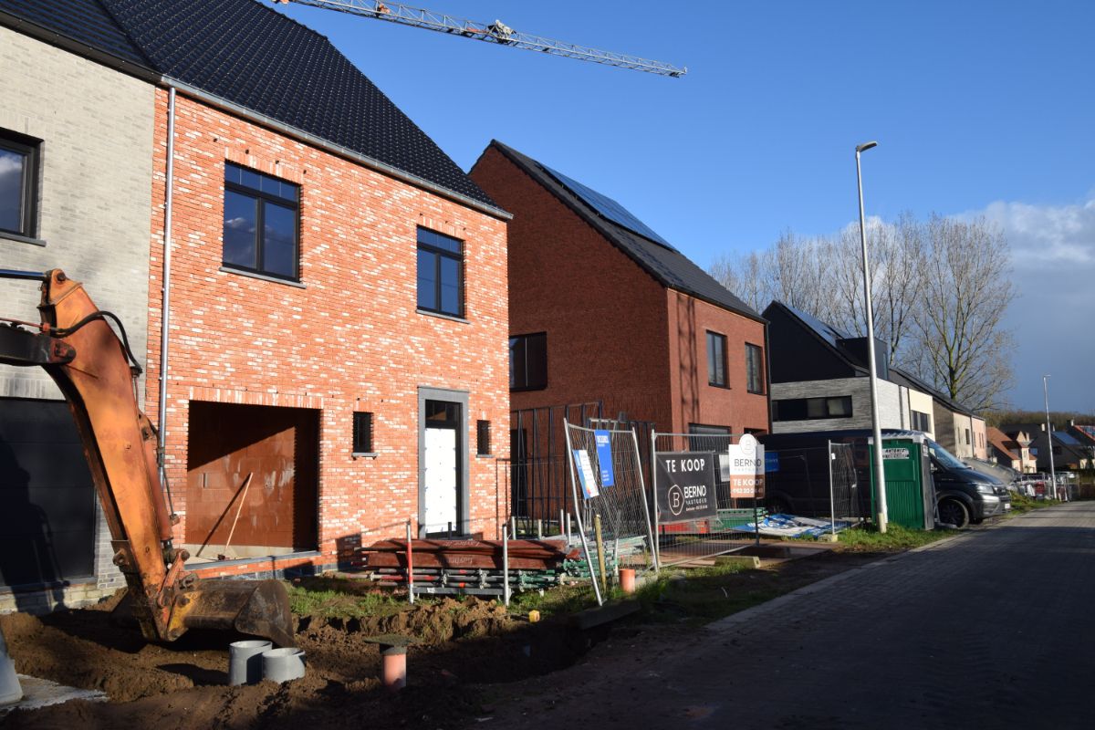 Casco nieuwbouwwoning met 4 slaapkamers en garage foto {{pictureIndex}}