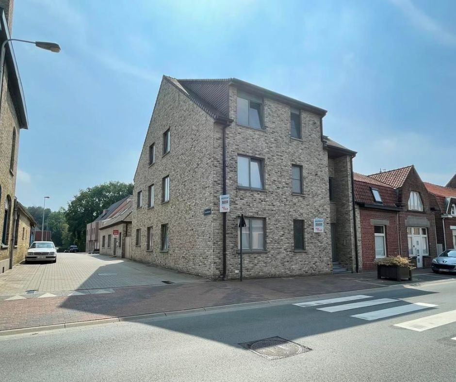 Appartement op het 1ste verdiep met 2 slaapkamers, balkon en garage in Zonnebeke foto {{pictureIndex}}