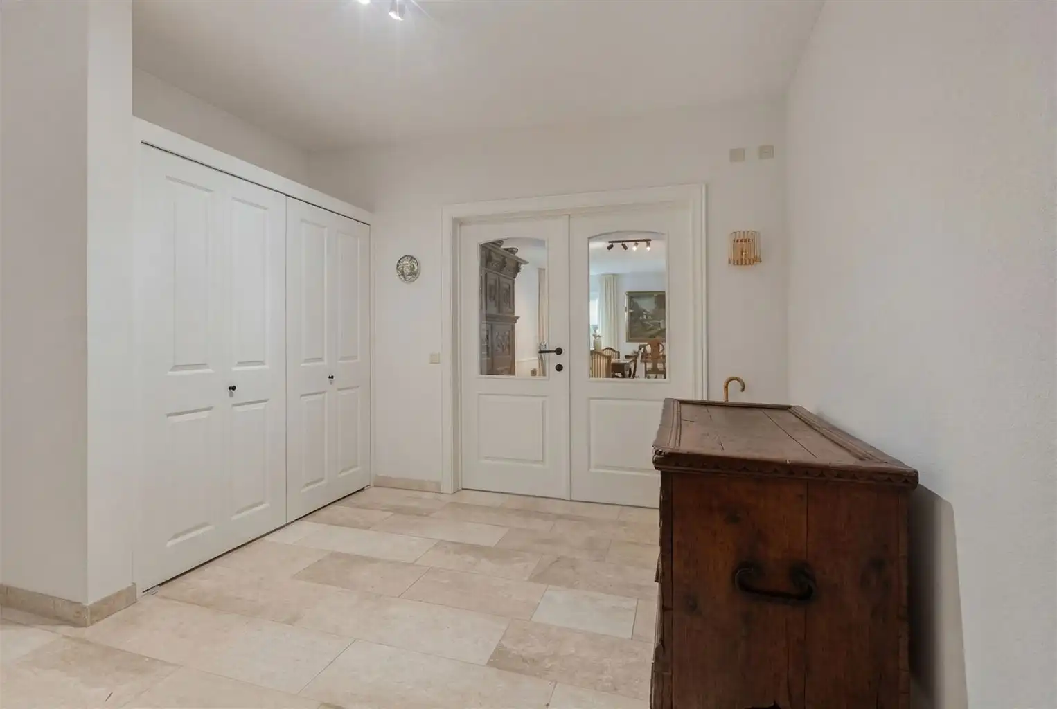 Prachtig, uitzonderlijk ruim appartement met 2 slaapkamers, 2 terrassen en inpandige garagebox, gelegen nabij het centrum van Maaseik. foto 12