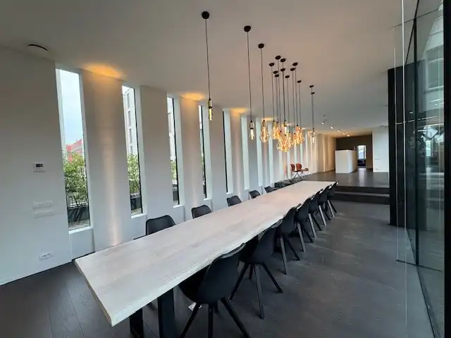 Modern gebruiksklaar gemeubeld kantoor aan de Oude Dokken ontworpen door Caan Architecten. foto 10