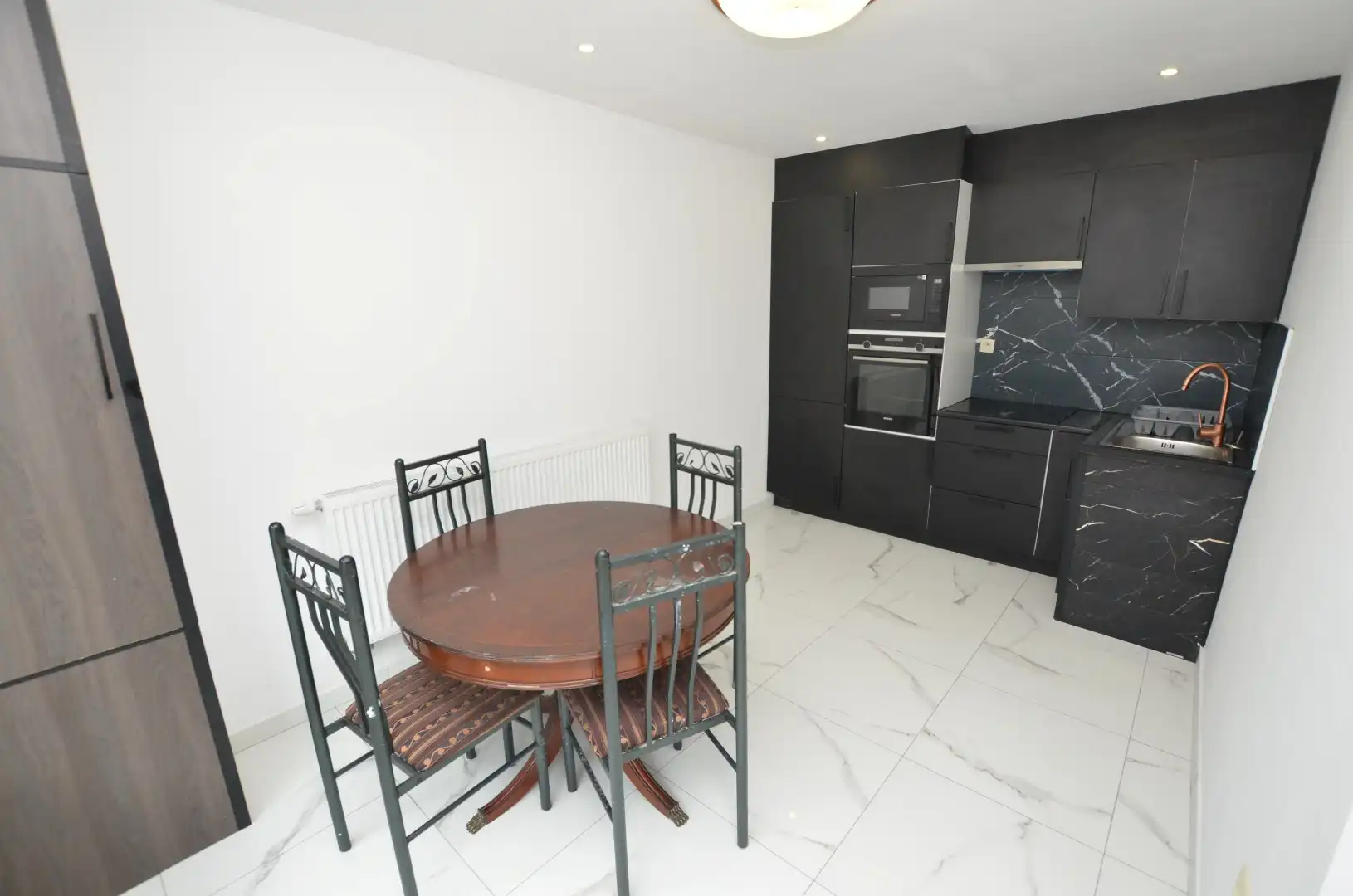 Mooi gelegen gerenoveerde half-open bebouwing (Kangoeroewoning) foto 18